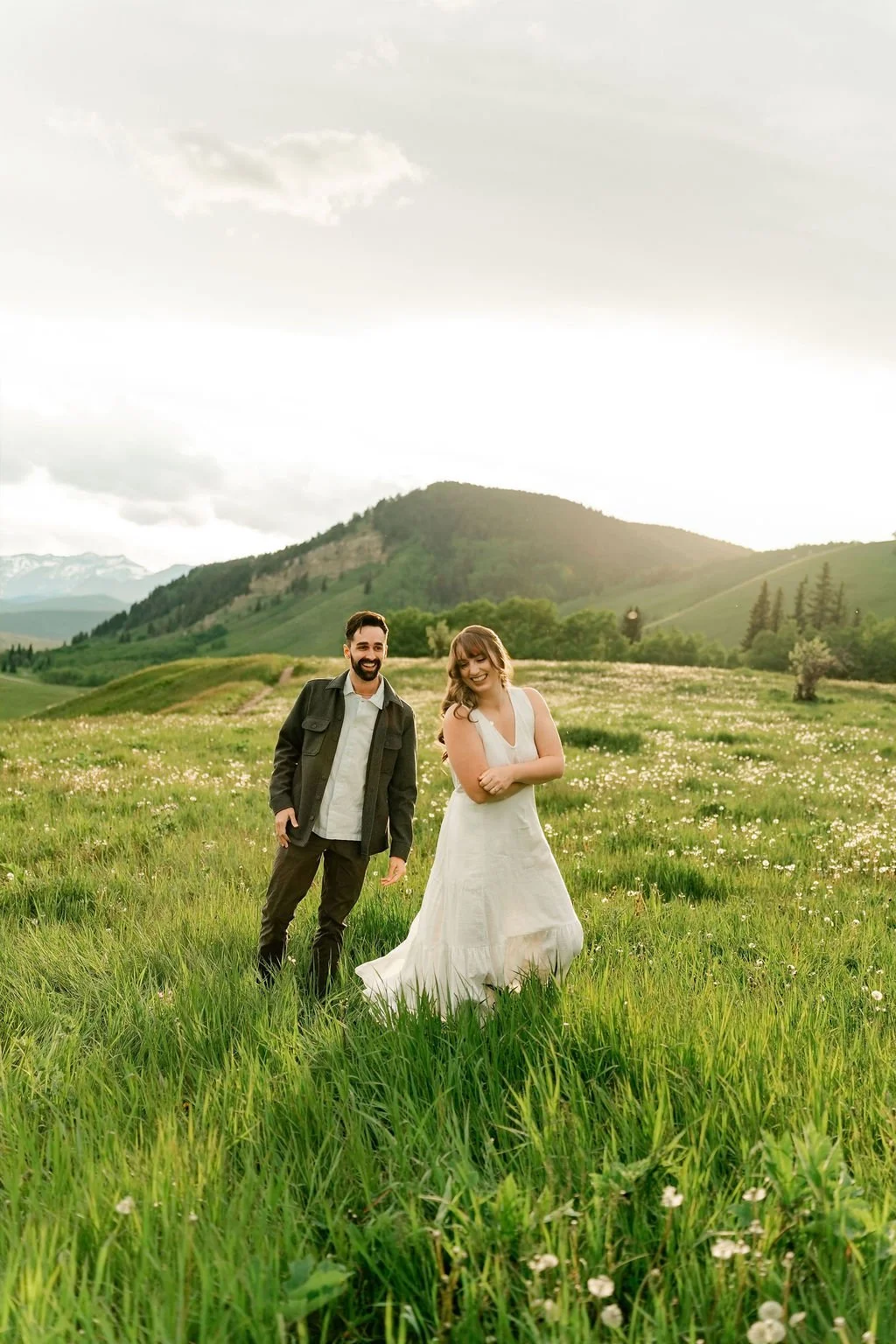 bighorn-lookout-engagement-bighorn-lookout-engagement-photographer-alberta-engagement-photographer-mountain-engagement-session-calgary-engagement-photographer