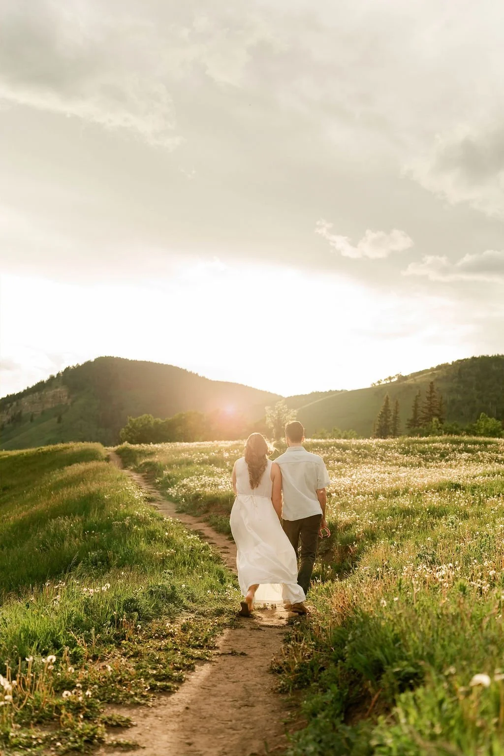 bighorn-lookout-engagement-bighorn-lookout-engagement-photographer-alberta-engagement-photographer-mountain-engagement-session-calgary-engagement-photographer