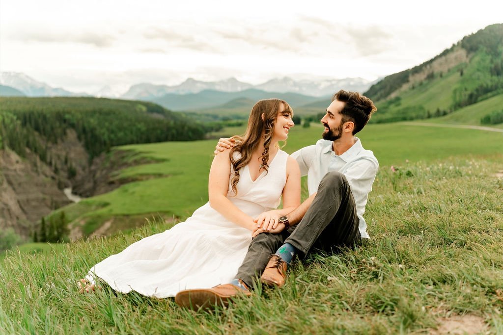 bighorn-lookout-engagement-bighorn-lookout-engagement-photographer-alberta-engagement-photographer-mountain-engagement-session-calgary-engagement-photographer