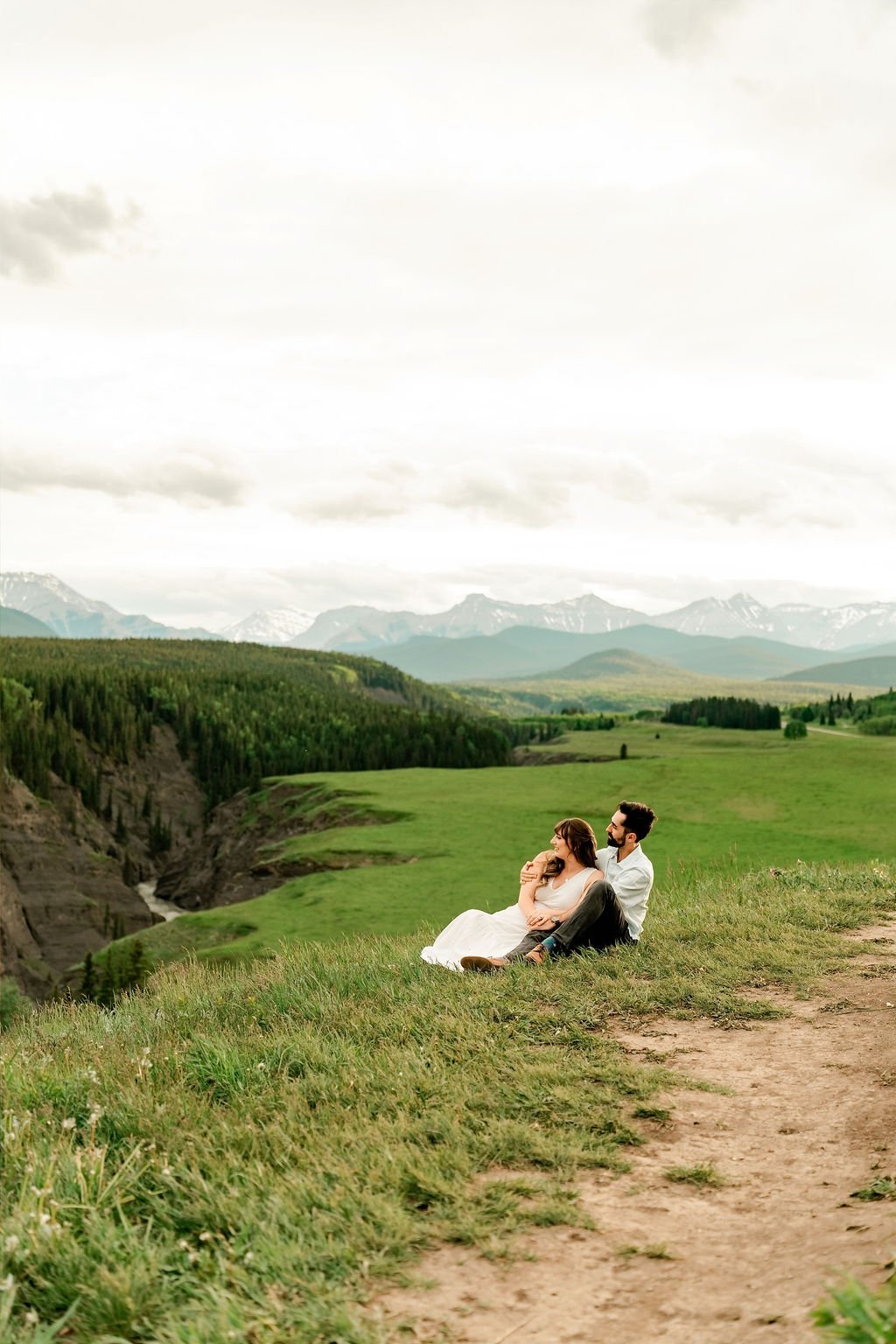 bighorn-lookout-engagement-bighorn-lookout-engagement-photographer-alberta-engagement-photographer-mountain-engagement-session-calgary-engagement-photographer