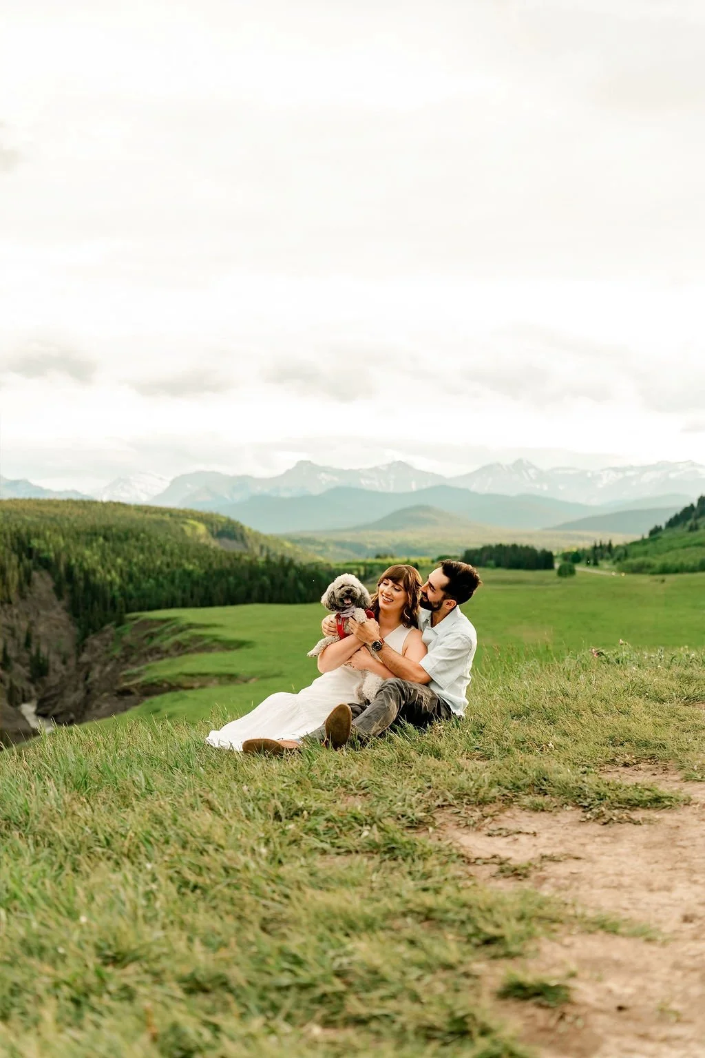 bighorn-lookout-engagement-bighorn-lookout-engagement-photographer-alberta-engagement-photographer-mountain-engagement-session-calgary-engagement-photographer