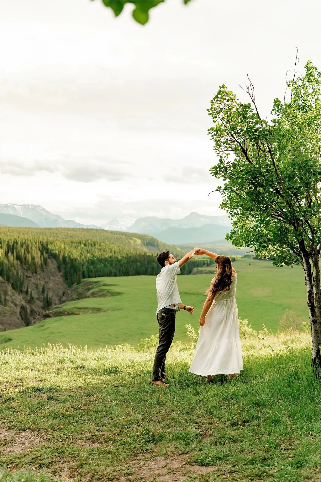 bighorn-lookout-engagement-bighorn-lookout-engagement-photographer-alberta-engagement-photographer-mountain-engagement-session-calgary-engagement-photographer