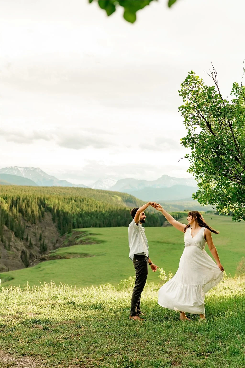 bighorn-lookout-engagement-bighorn-lookout-engagement-photographer-alberta-engagement-photographer-mountain-engagement-session-calgary-engagement-photographer