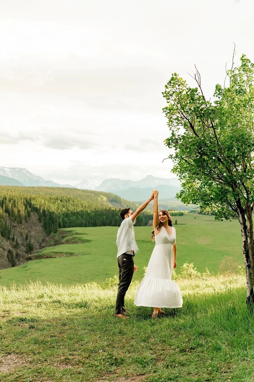 bighorn-lookout-engagement-bighorn-lookout-engagement-photographer-alberta-engagement-photographer-mountain-engagement-session-calgary-engagement-photographer
