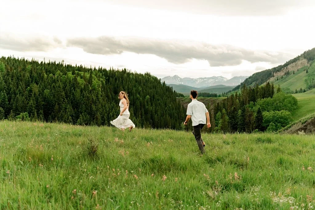 bighorn-lookout-engagement-bighorn-lookout-engagement-photographer-alberta-engagement-photographer-mountain-engagement-session-calgary-engagement-photographer