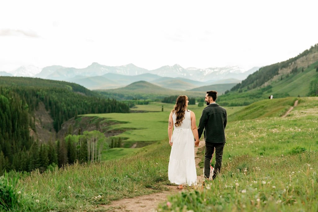 bighorn-lookout-engagement-bighorn-lookout-engagement-photographer-alberta-engagement-photographer-mountain-engagement-session-calgary-engagement-photographer