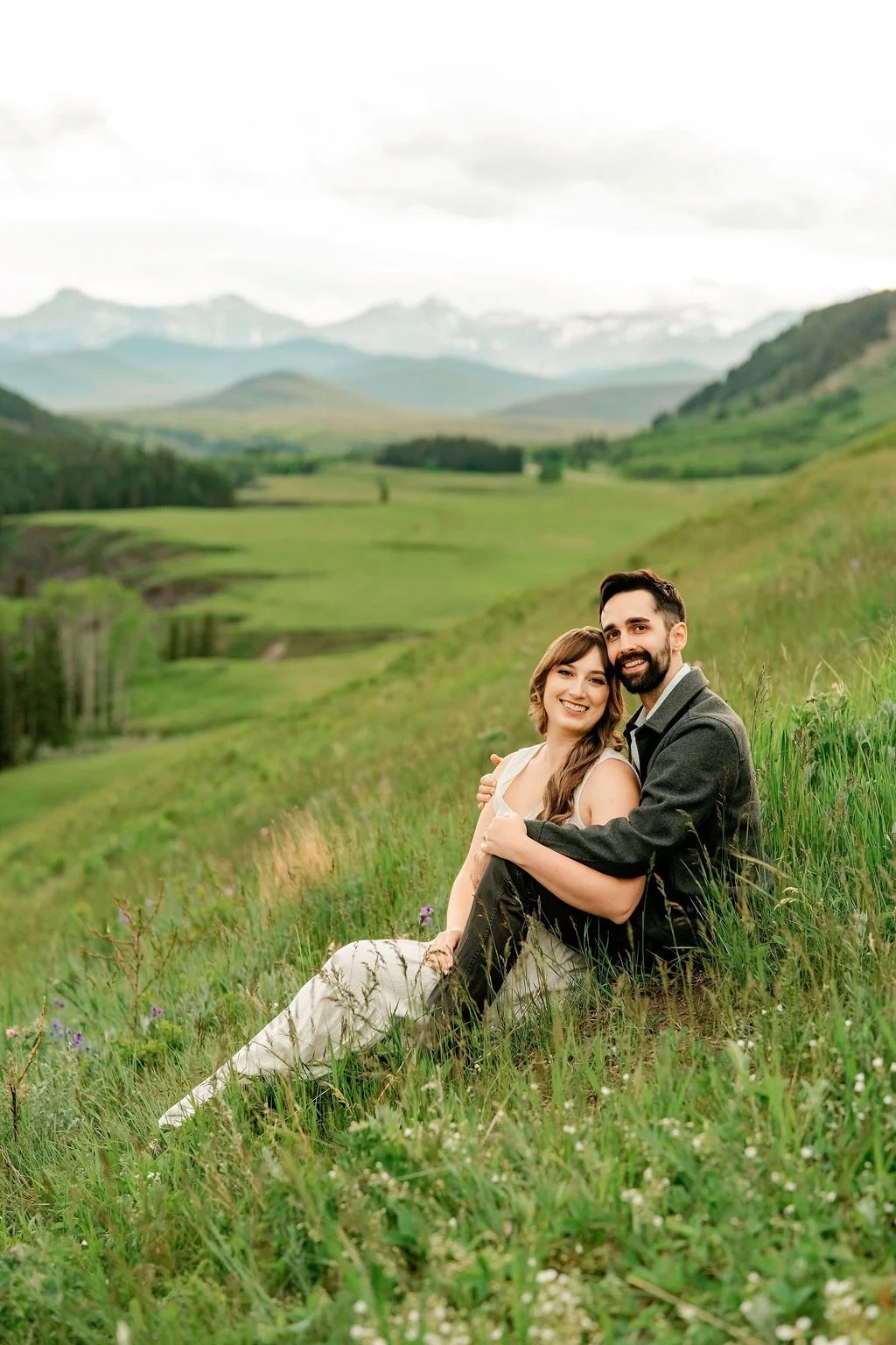 bighorn-lookout-engagement-bighorn-lookout-engagement-photographer-alberta-engagement-photographer-mountain-engagement-session-calgary-engagement-photographer