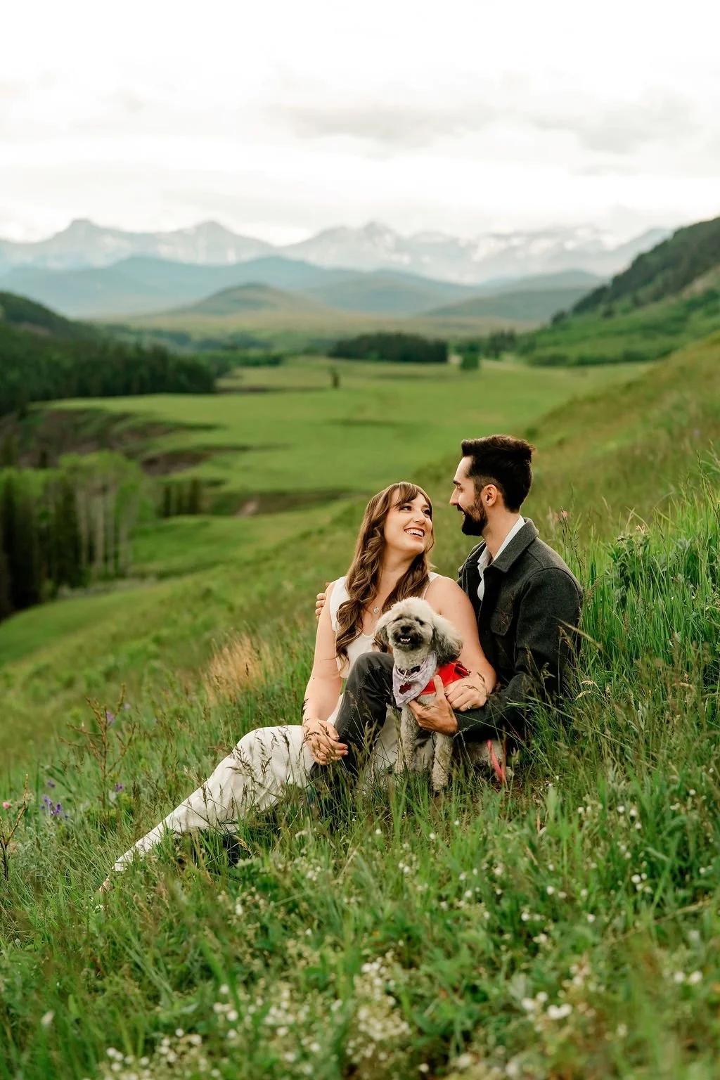 bighorn-lookout-engagement-bighorn-lookout-engagement-photographer-alberta-engagement-photographer-mountain-engagement-session-calgary-engagement-photographer