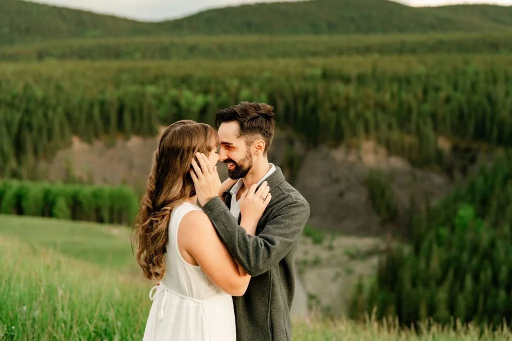 bighorn-lookout-engagement-bighorn-lookout-engagement-photographer-alberta-engagement-photographer-mountain-engagement-session-calgary-engagement-photographer