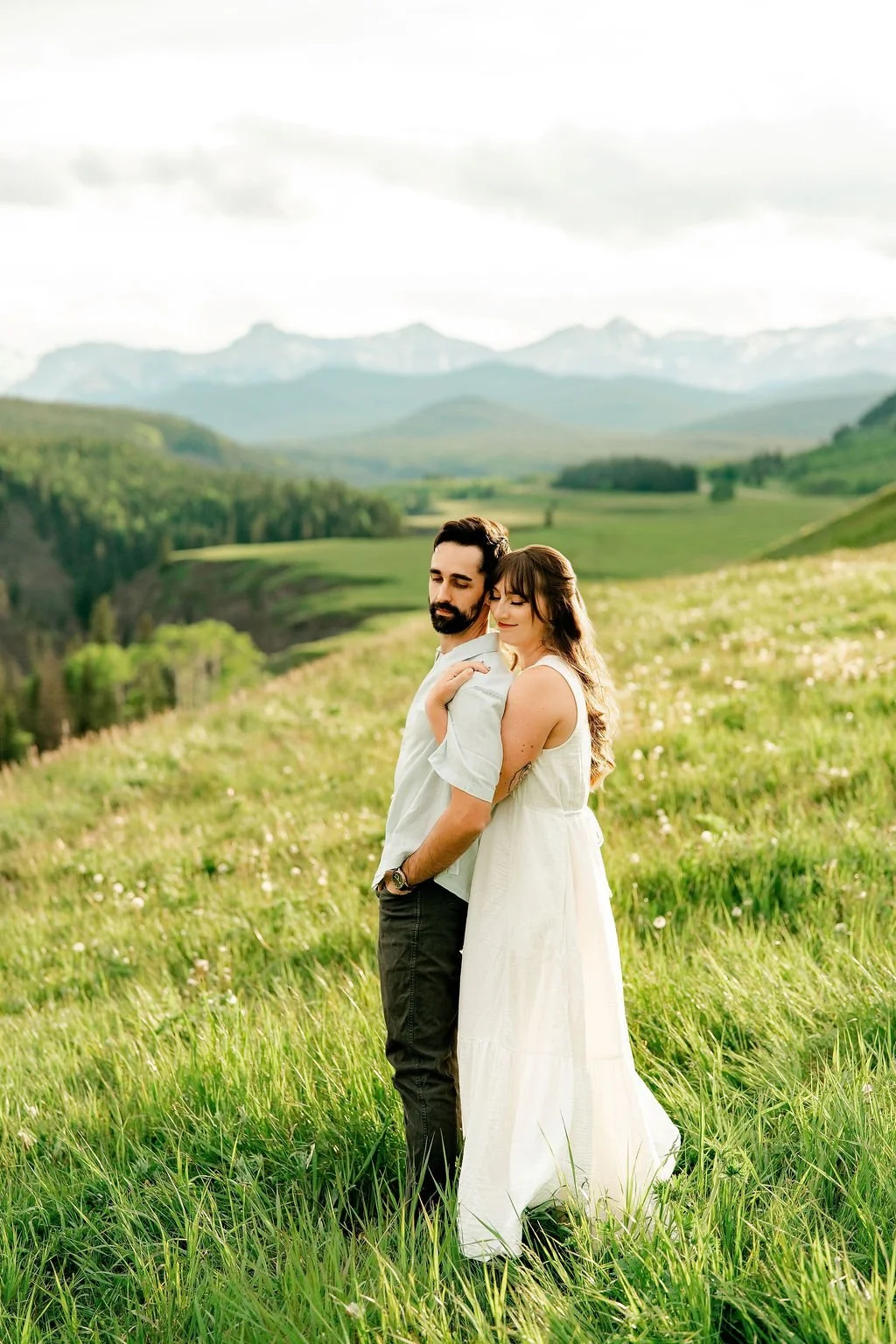 bighorn-lookout-engagement-bighorn-lookout-engagement-photographer-alberta-engagement-photographer-mountain-engagement-session-calgary-engagement-photographer