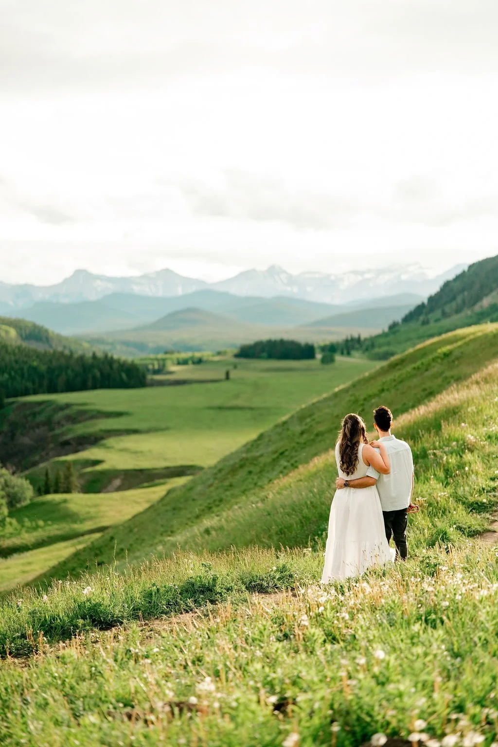 bighorn-lookout-engagement-bighorn-lookout-engagement-photographer-alberta-engagement-photographer-mountain-engagement-session-calgary-engagement-photographer