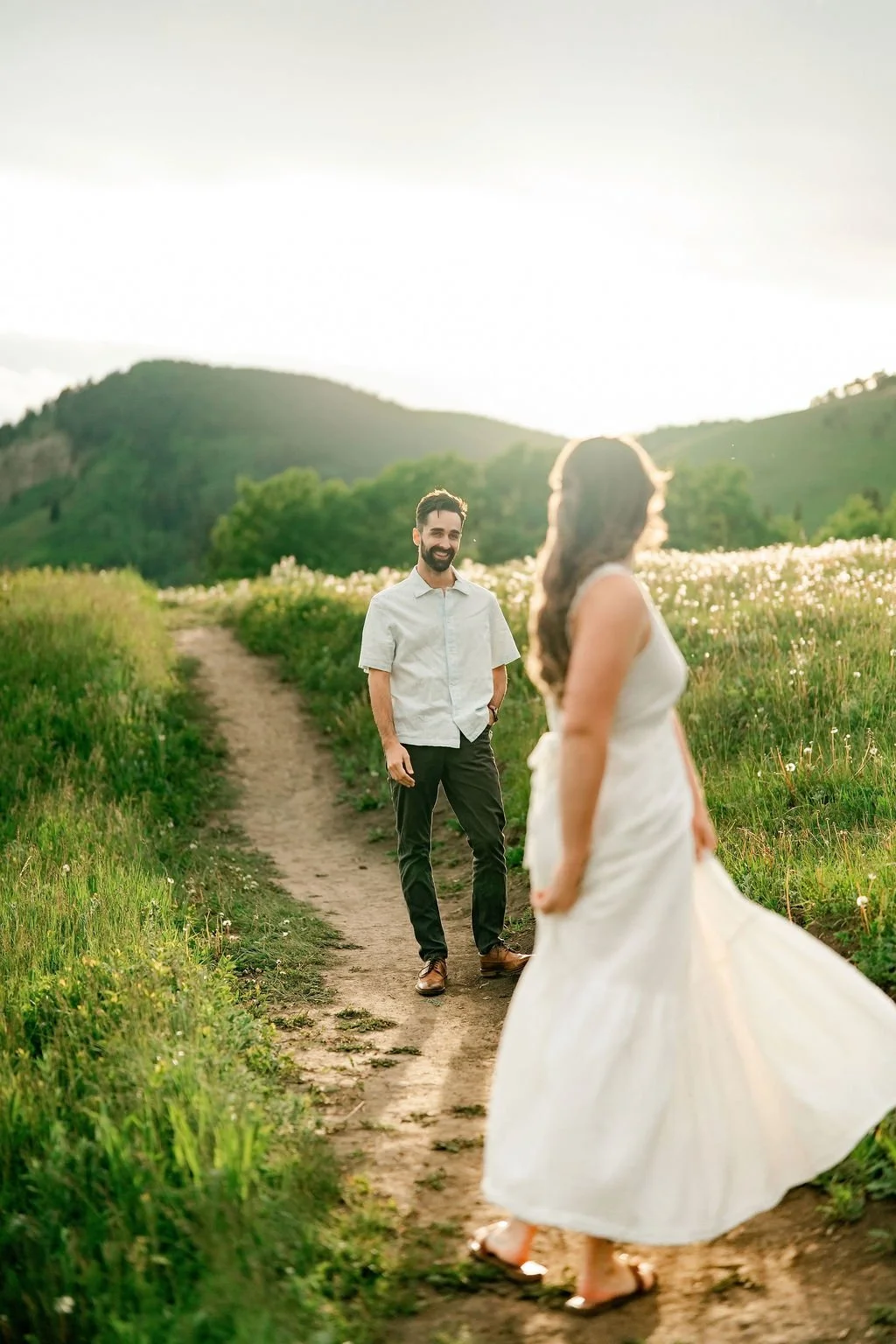 bighorn-lookout-engagement-bighorn-lookout-engagement-photographer-alberta-engagement-photographer-mountain-engagement-session-calgary-engagement-photographer