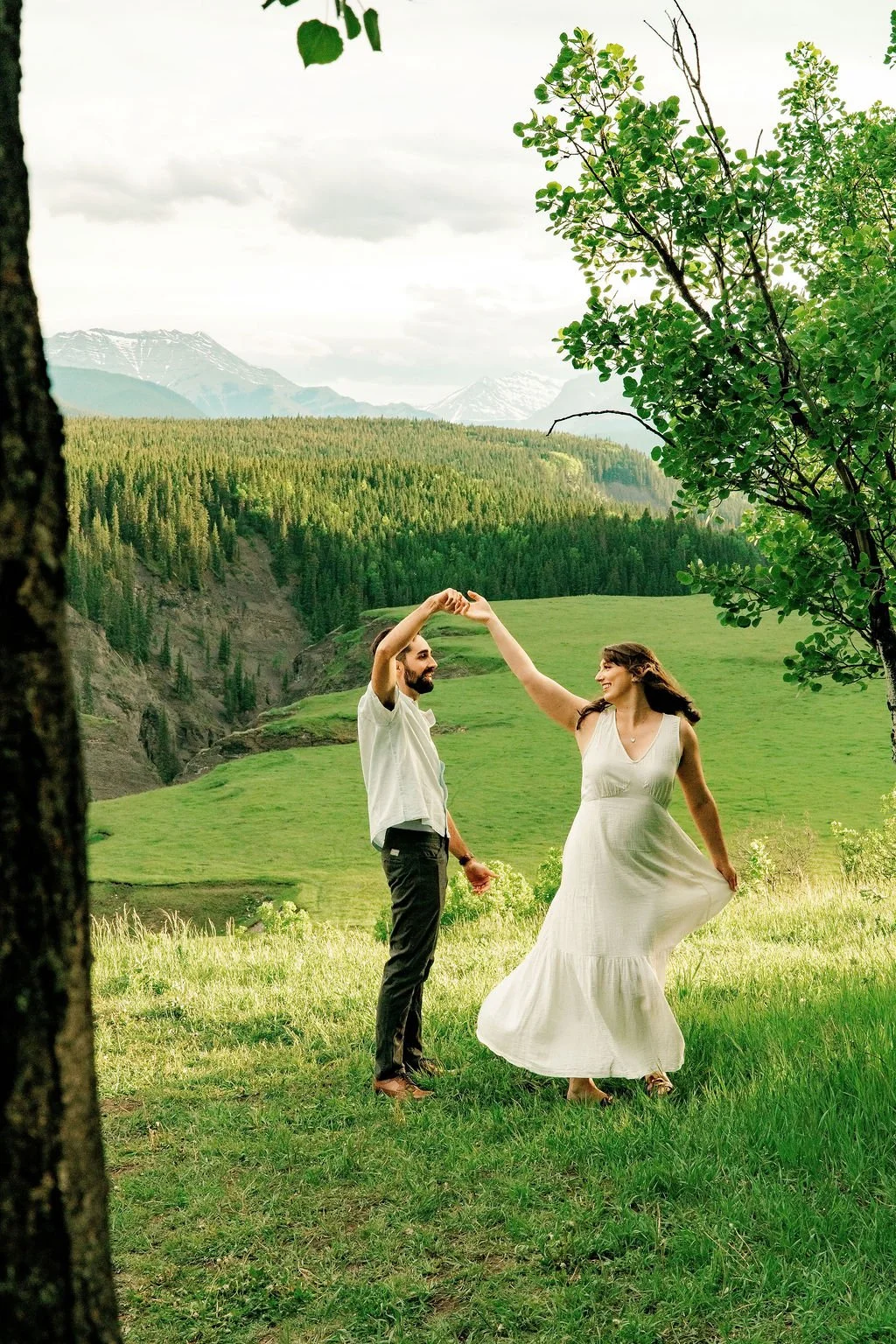 bighorn-lookout-engagement-bighorn-lookout-engagement-photographer-alberta-engagement-photographer-mountain-engagement-session-calgary-engagement-photographer