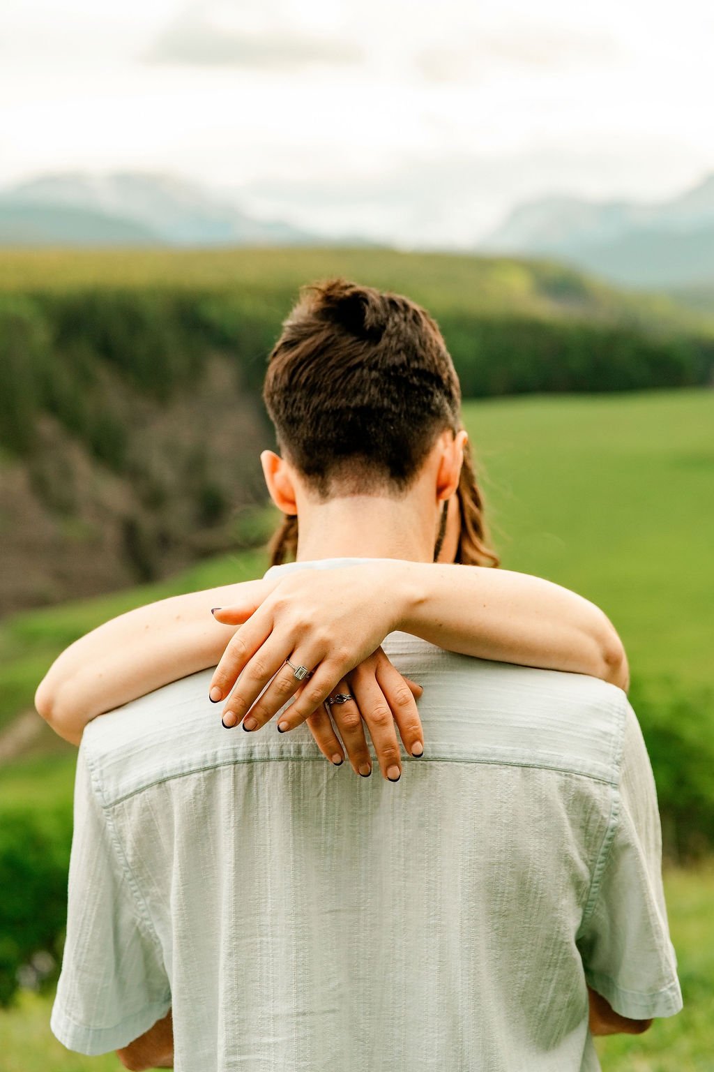 bighorn-lookout-engagement-bighorn-lookout-engagement-photographer-alberta-engagement-photographer-mountain-engagement-session-calgary-engagement-photographer