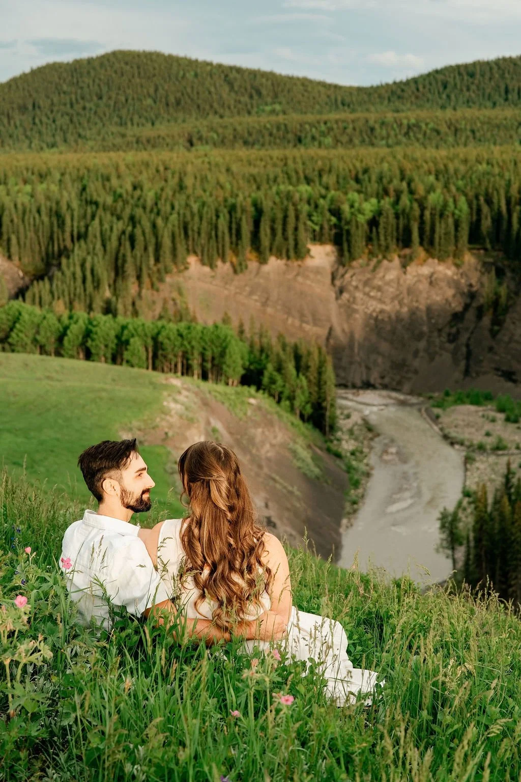 bighorn-lookout-engagement-bighorn-lookout-engagement-photographer-alberta-engagement-photographer-mountain-engagement-session-calgary-engagement-photographer