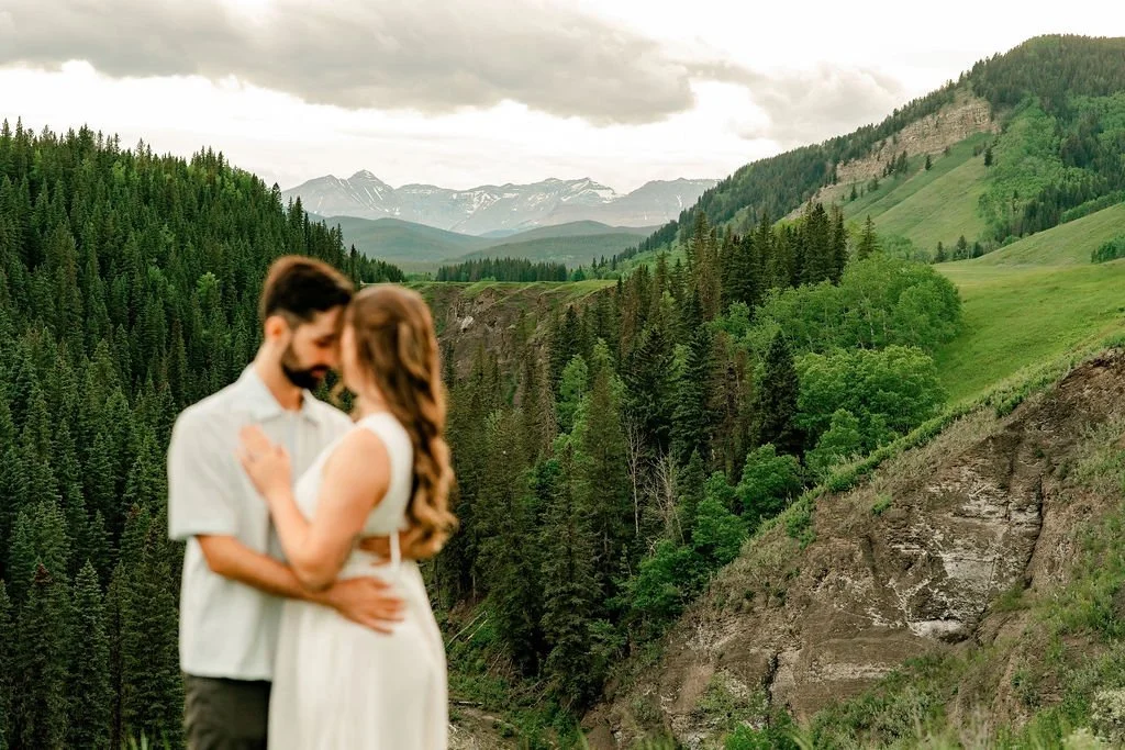 bighorn-lookout-engagement-bighorn-lookout-engagement-photographer-alberta-engagement-photographer-mountain-engagement-session-calgary-engagement-photographer