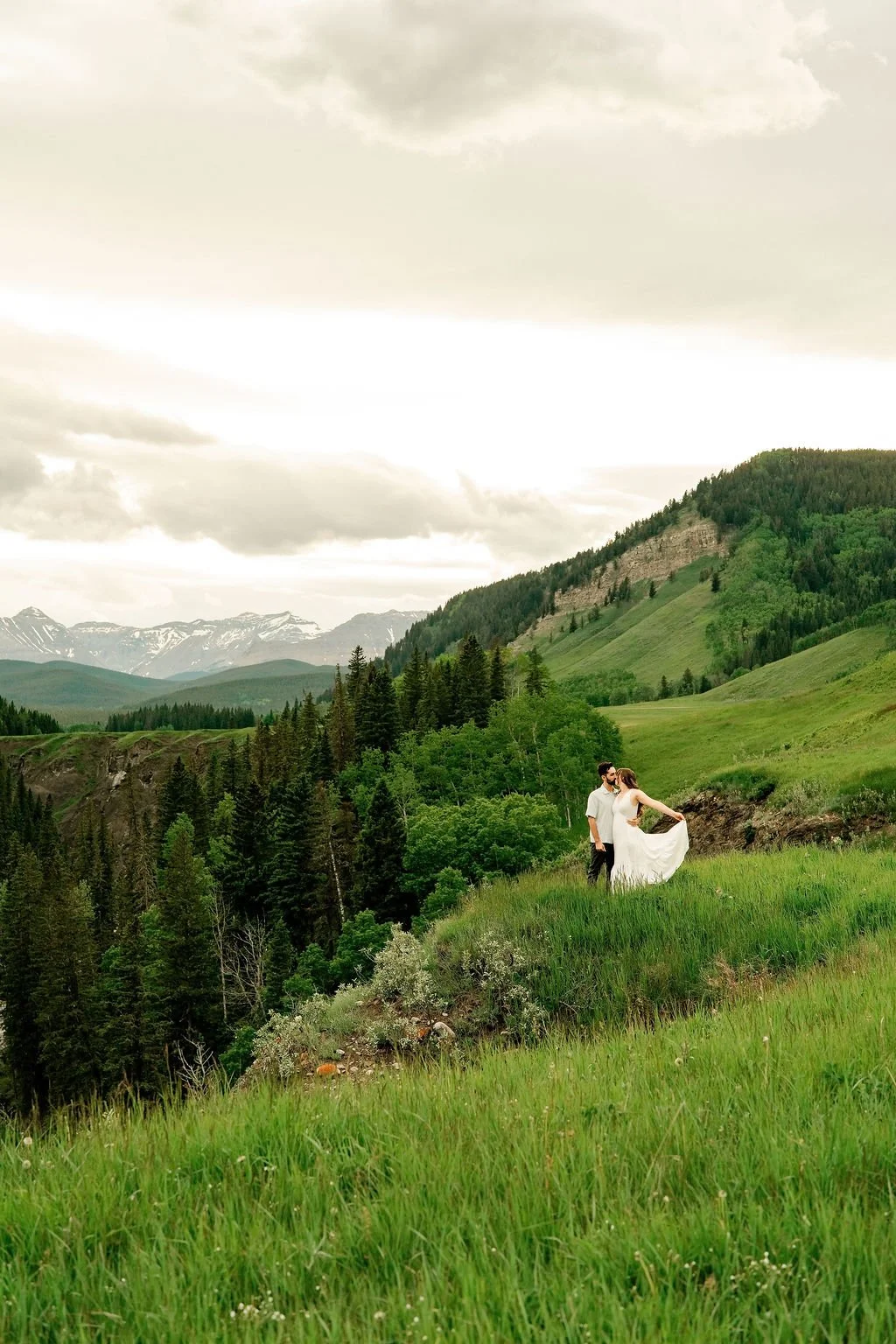 bighorn-lookout-engagement-bighorn-lookout-engagement-photographer-alberta-engagement-photographer-mountain-engagement-session-calgary-engagement-photographer