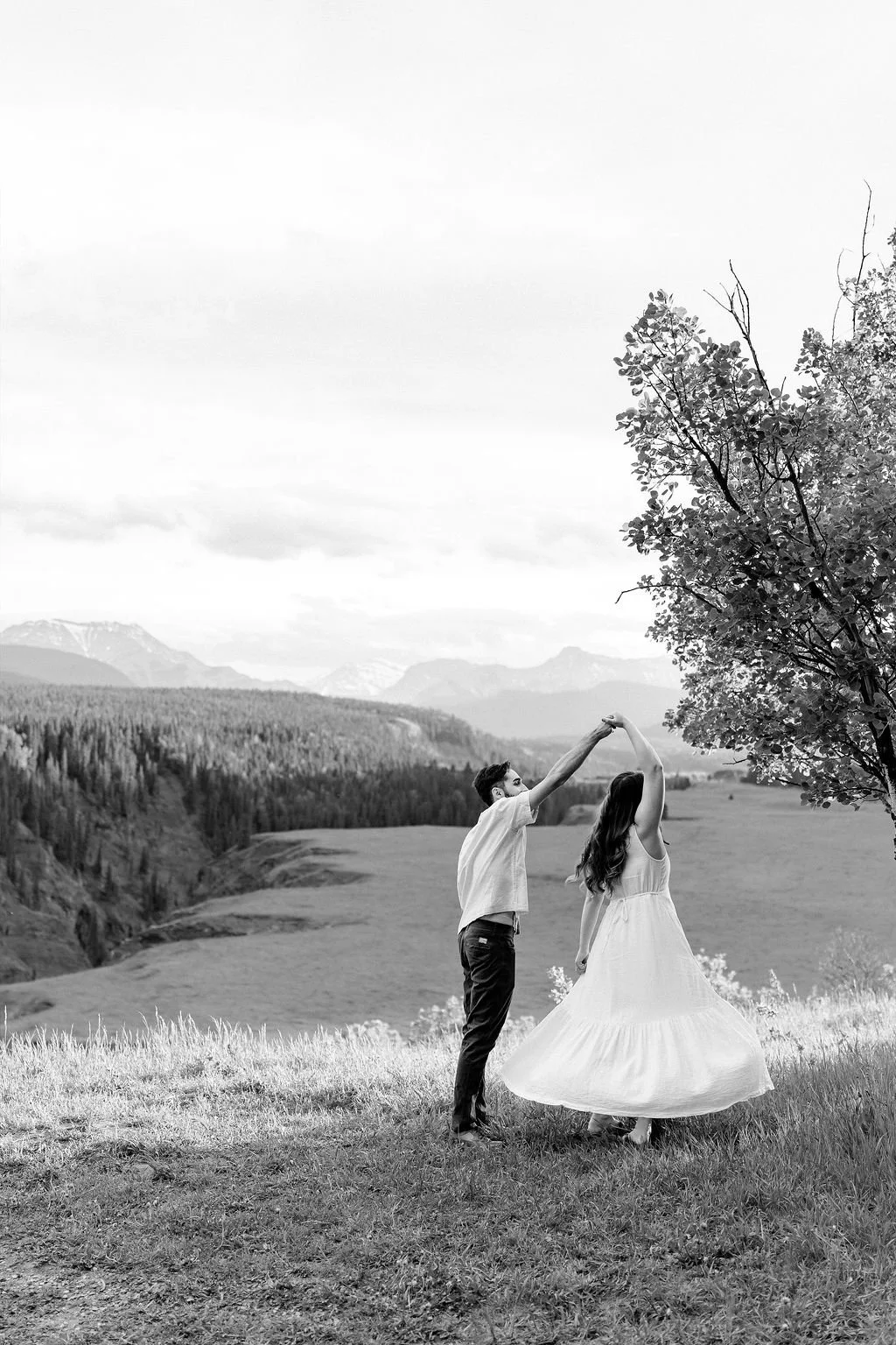 bighorn-lookout-engagement-bighorn-lookout-engagement-photographer-alberta-engagement-photographer-mountain-engagement-session-calgary-engagement-photographer