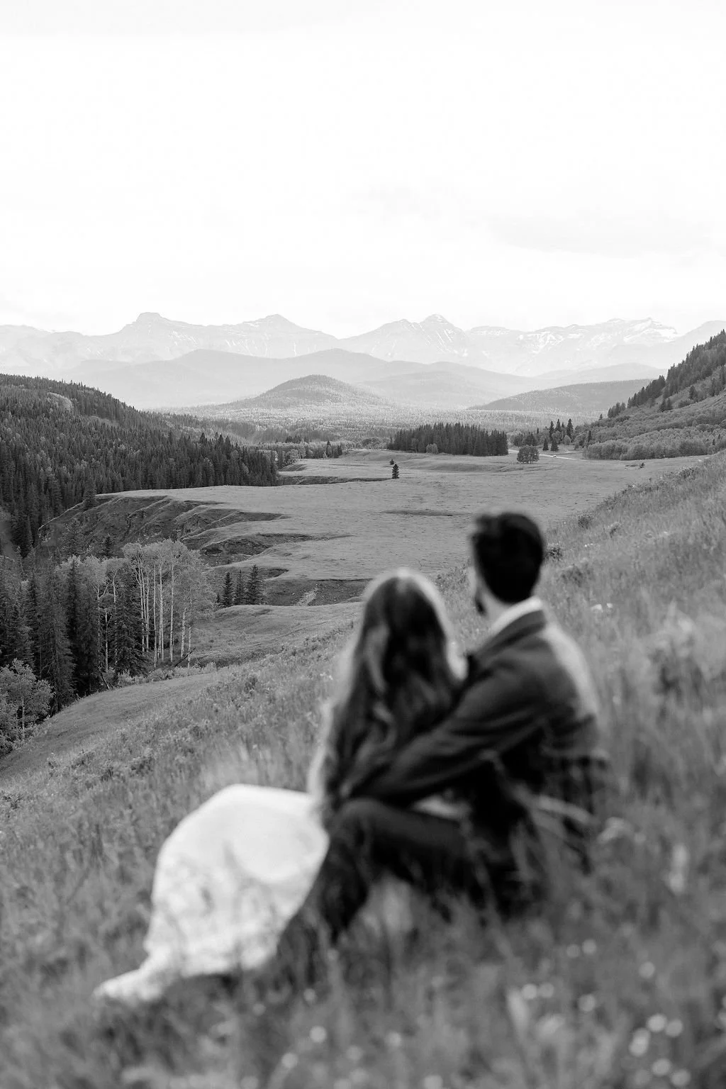 bighorn-lookout-engagement-bighorn-lookout-engagement-photographer-alberta-engagement-photographer-mountain-engagement-session-calgary-engagement-photographer
