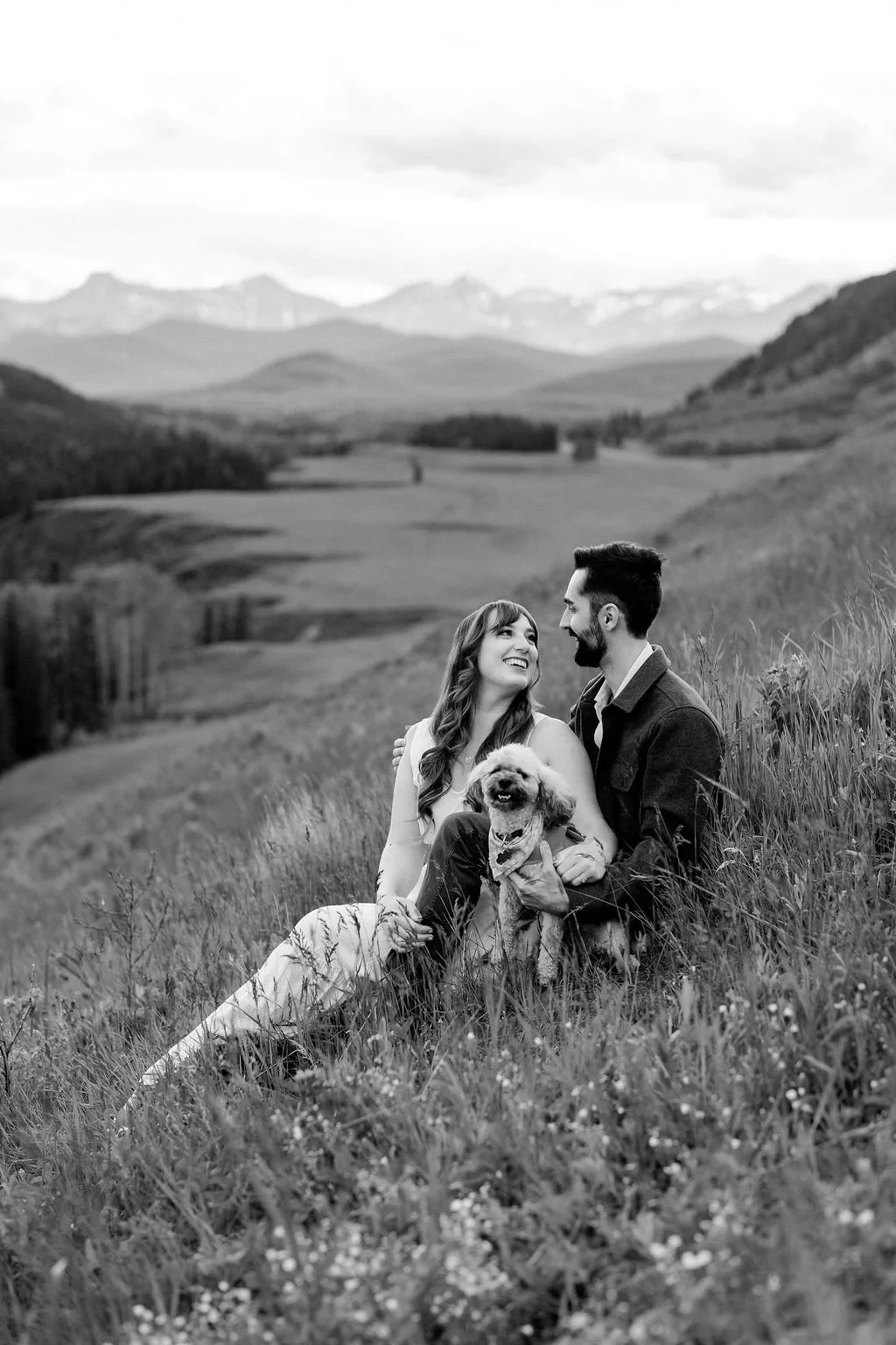 bighorn-lookout-engagement-bighorn-lookout-engagement-photographer-alberta-engagement-photographer-mountain-engagement-session-calgary-engagement-photographer