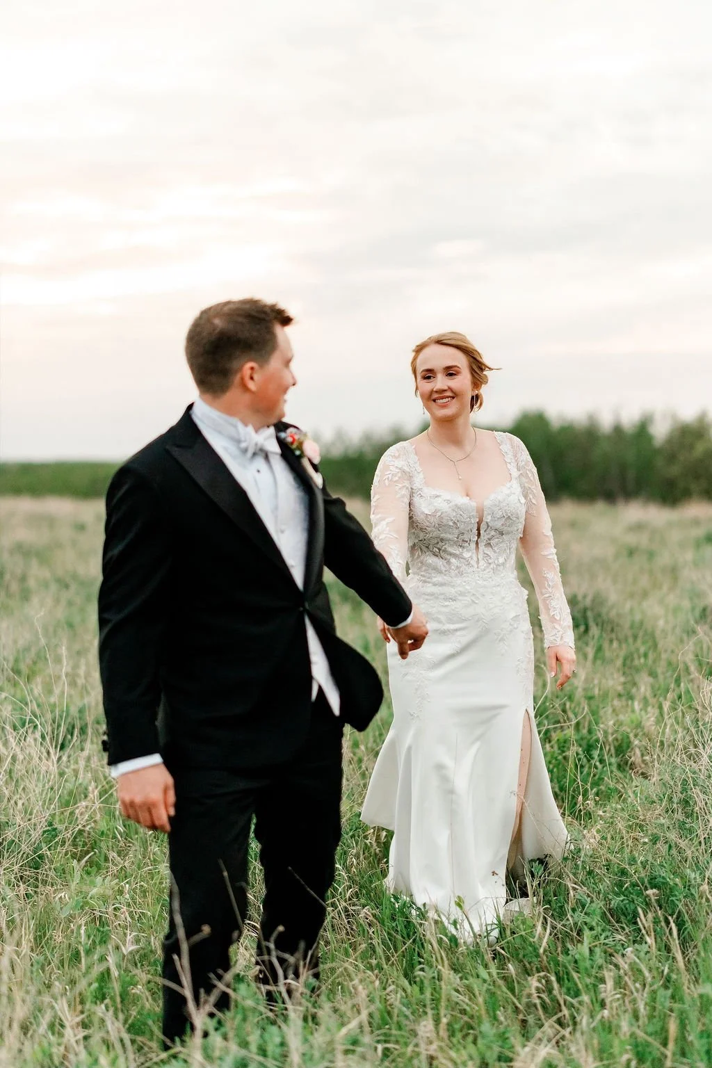 international-peace-gardens-wedding-international-peace-gardens-wedding-photographer-manitoba-wedding-photographer-garden-wedding-spring-wedding-photography