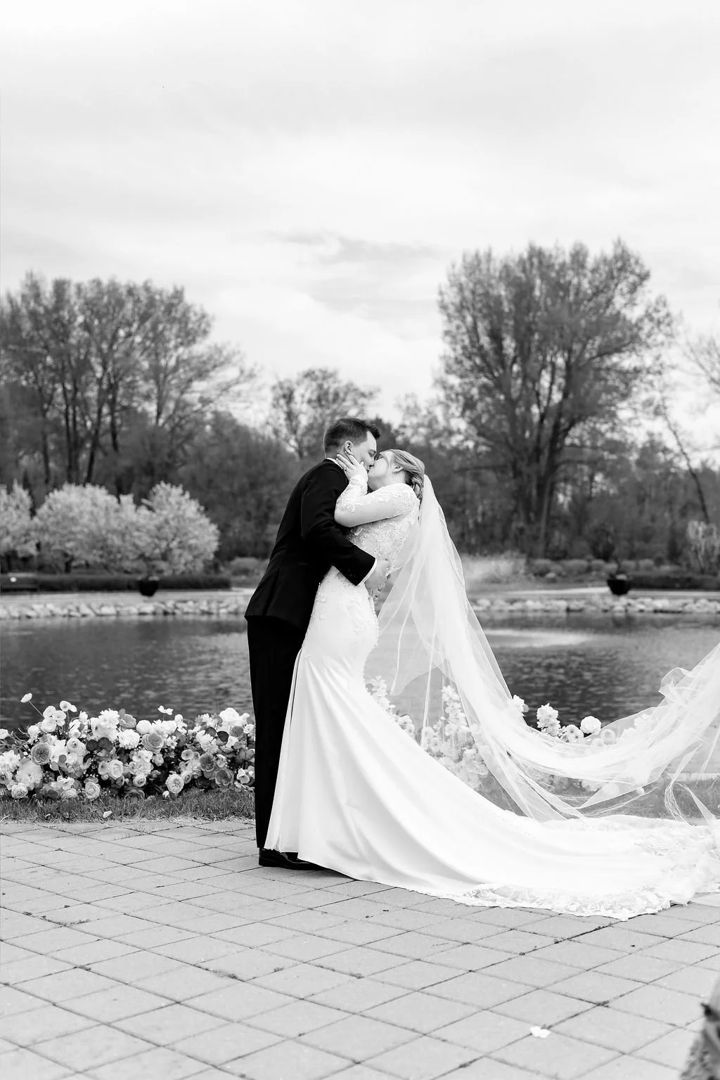 international-peace-gardens-wedding-international-peace-gardens-wedding-photographer-manitoba-wedding-photographer-garden-wedding-spring-wedding-photography