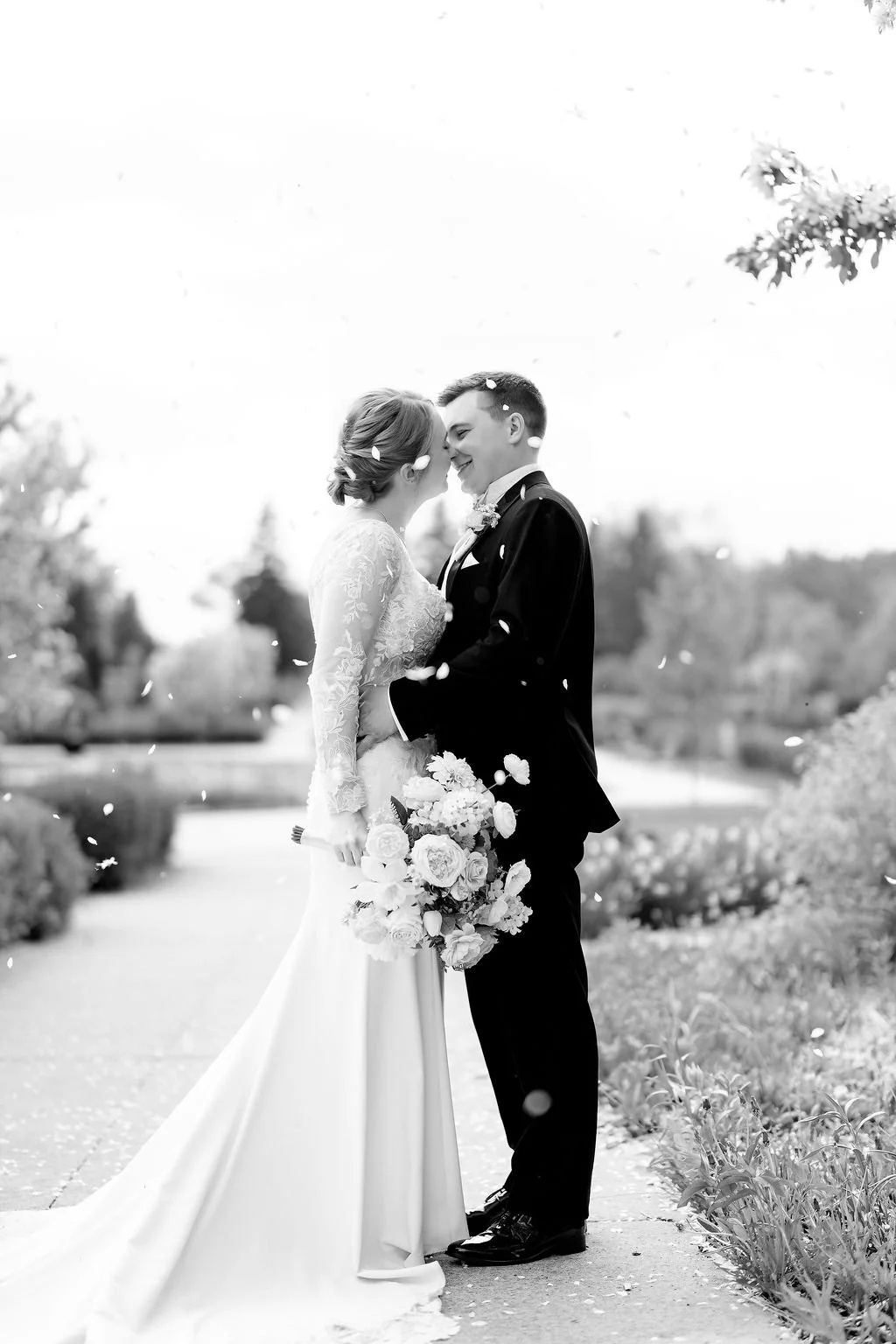international-peace-gardens-wedding-international-peace-gardens-wedding-photographer-manitoba-wedding-photographer-garden-wedding-spring-wedding-photography