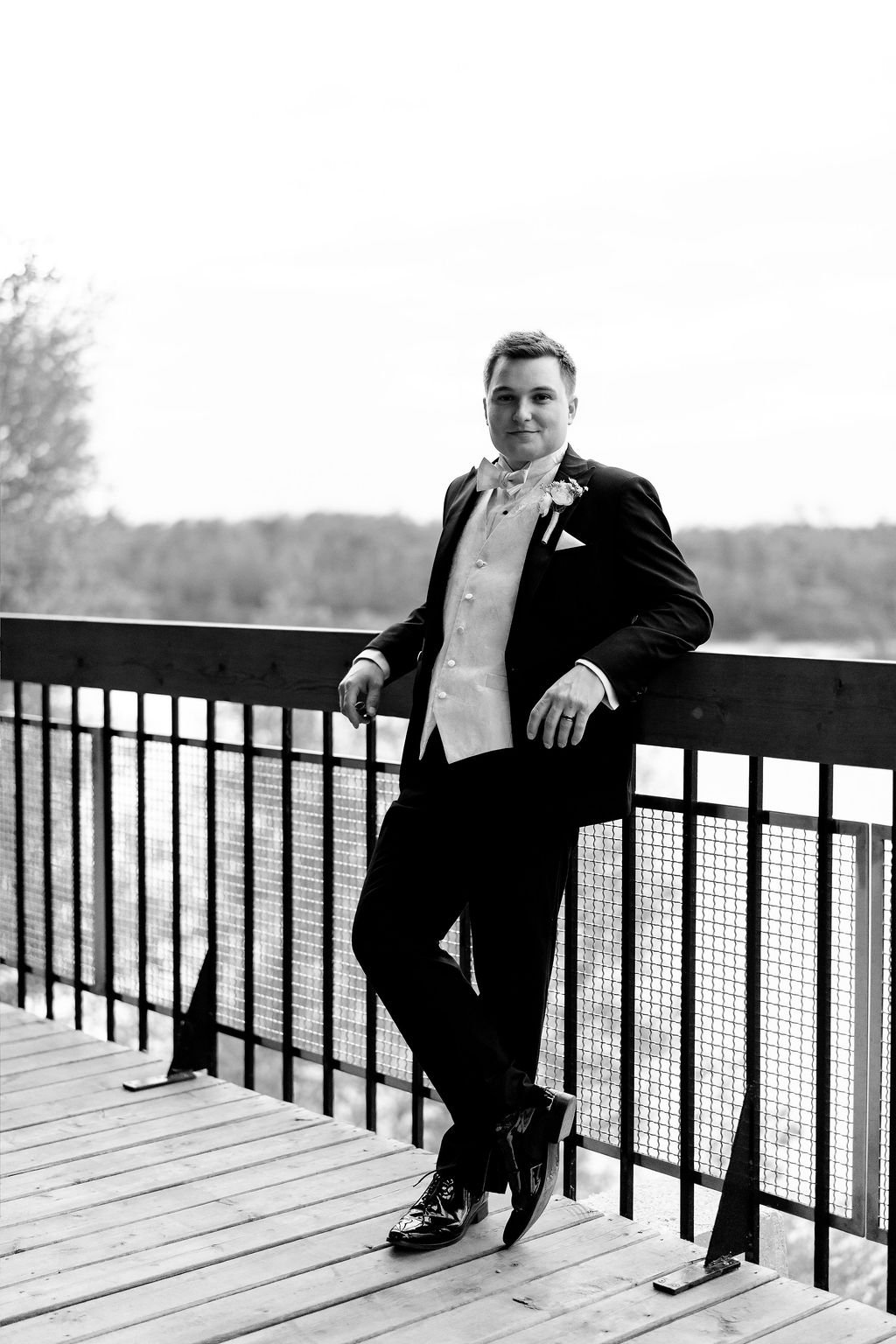 international-peace-gardens-wedding-international-peace-gardens-wedding-photographer-manitoba-wedding-photographer-garden-wedding-spring-wedding-photography