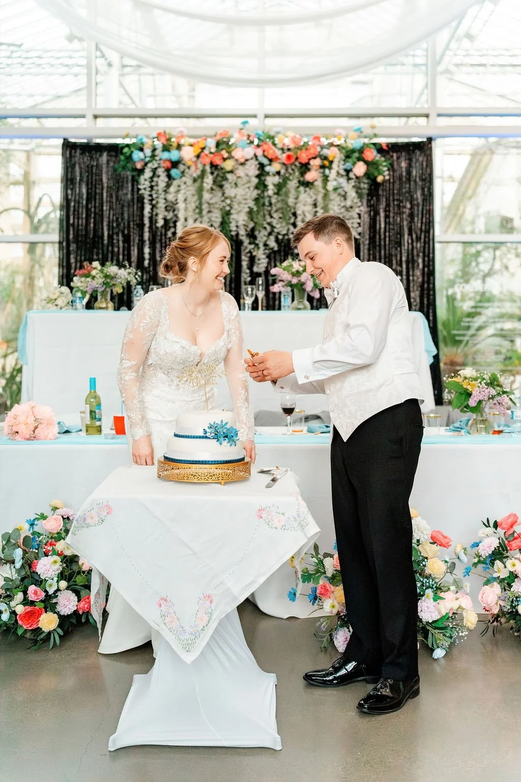 international-peace-gardens-wedding-international-peace-gardens-wedding-photographer-manitoba-wedding-photographer-garden-wedding-spring-wedding-photography