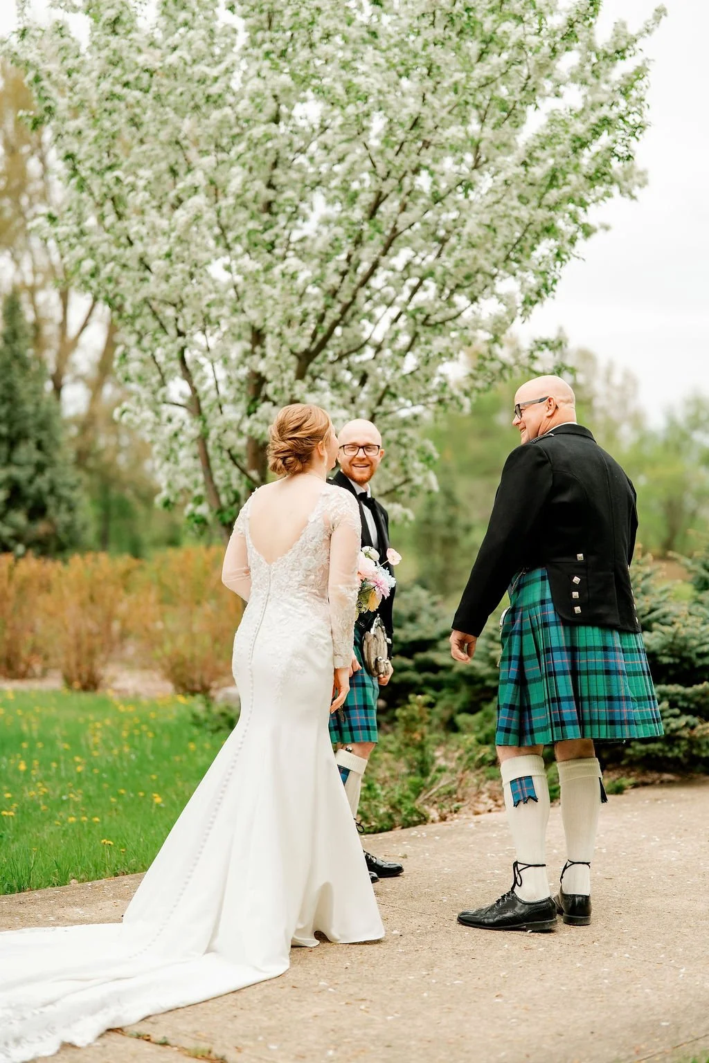 international-peace-gardens-wedding-international-peace-gardens-wedding-photographer-manitoba-wedding-photographer-garden-wedding-spring-wedding-photography