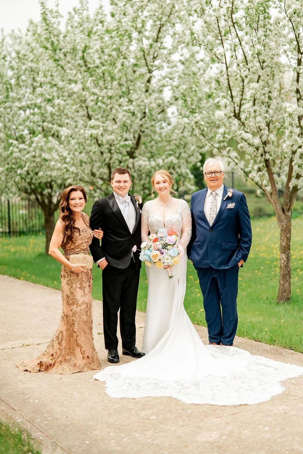 international-peace-gardens-wedding-international-peace-gardens-wedding-photographer-manitoba-wedding-photographer-garden-wedding-spring-wedding-photography