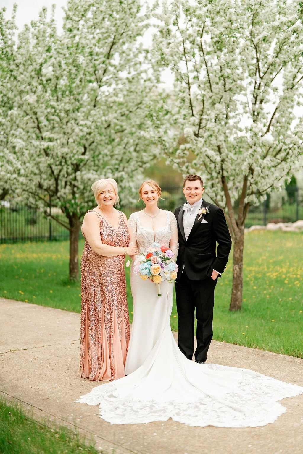 international-peace-gardens-wedding-international-peace-gardens-wedding-photographer-manitoba-wedding-photographer-garden-wedding-spring-wedding-photography