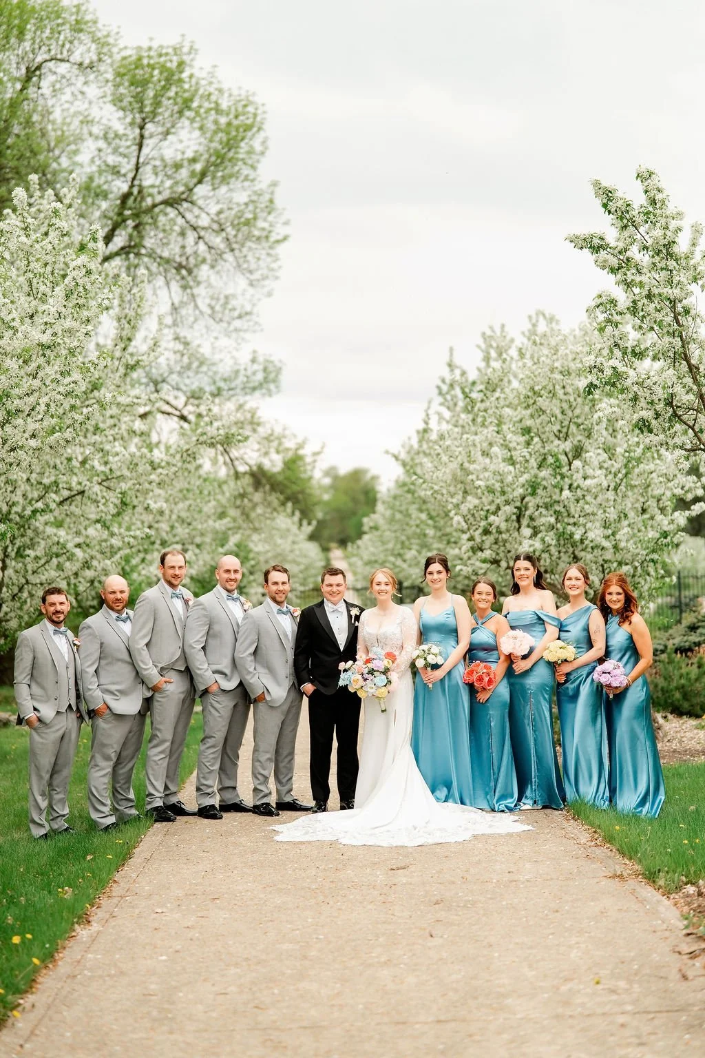 international-peace-gardens-wedding-international-peace-gardens-wedding-photographer-manitoba-wedding-photographer-garden-wedding-spring-wedding-photography