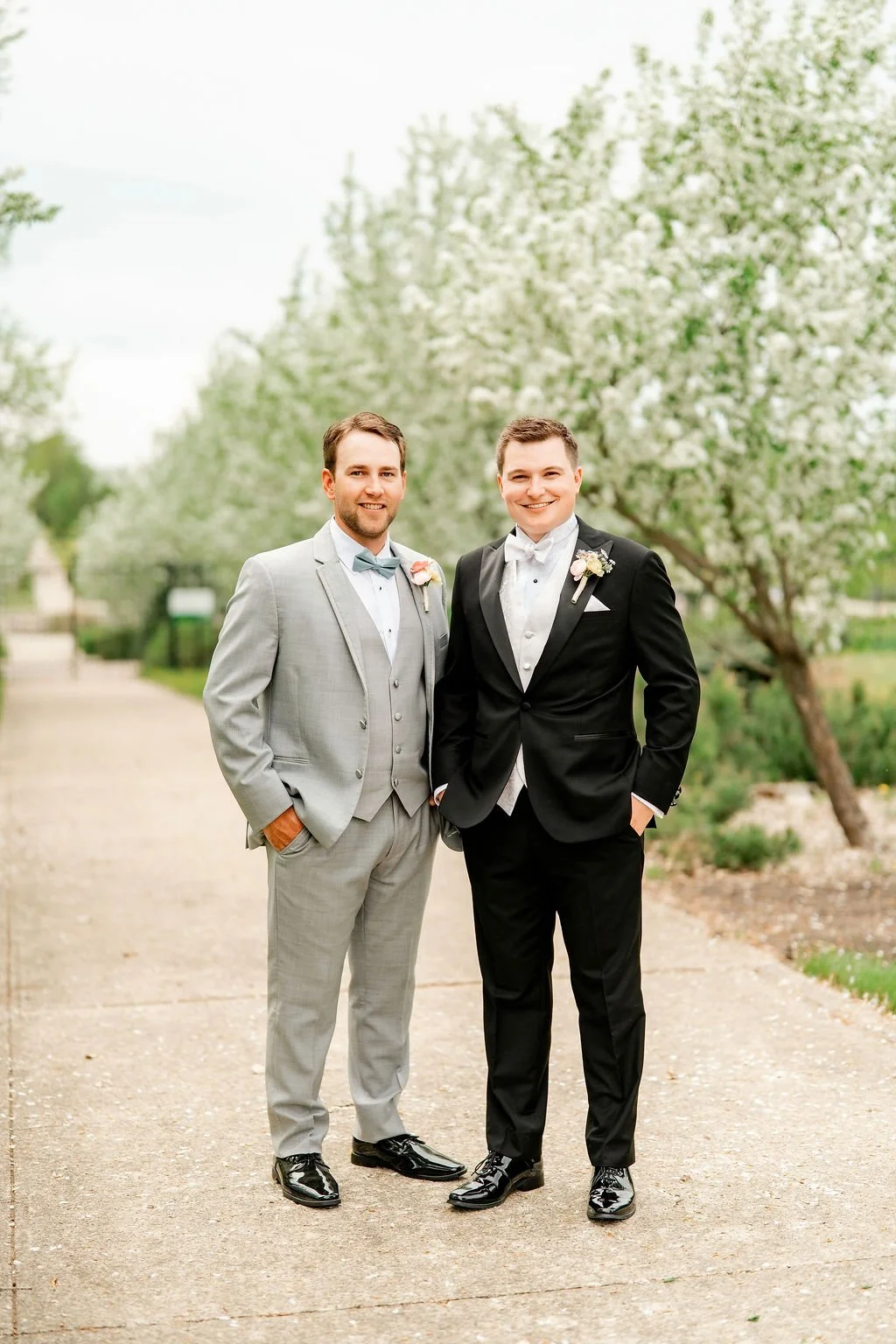 international-peace-gardens-wedding-international-peace-gardens-wedding-photographer-manitoba-wedding-photographer-garden-wedding-spring-wedding-photography