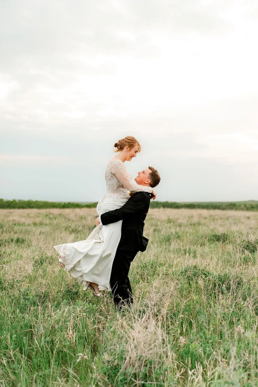 international-peace-gardens-wedding-international-peace-gardens-wedding-photographer-manitoba-wedding-photographer-garden-wedding-spring-wedding-photography