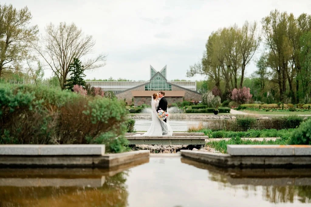 international-peace-gardens-wedding-international-peace-gardens-wedding-photographer-manitoba-wedding-photographer-garden-wedding-spring-wedding-photography