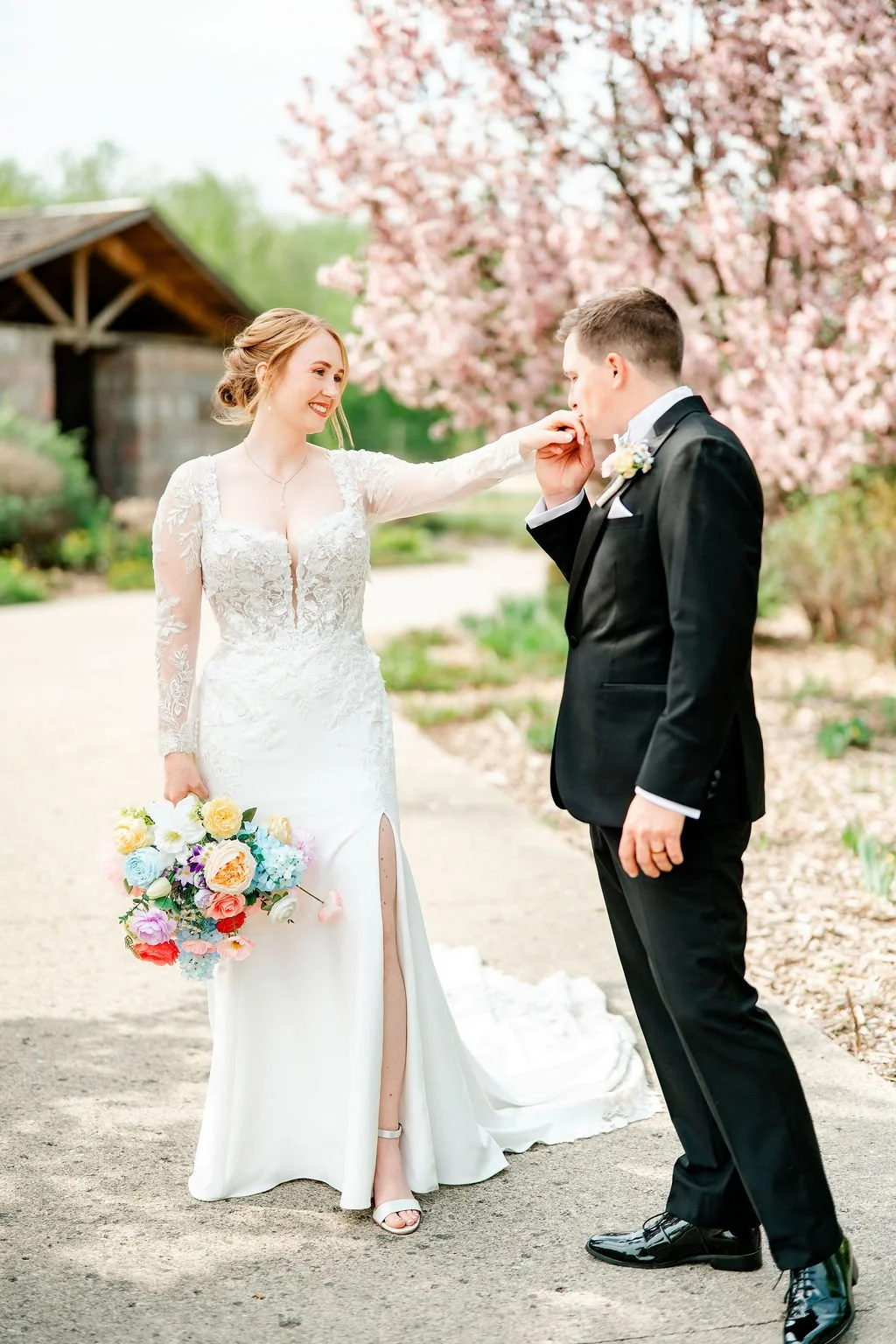 international-peace-gardens-wedding-international-peace-gardens-wedding-photographer-manitoba-wedding-photographer-garden-wedding-spring-wedding-photography