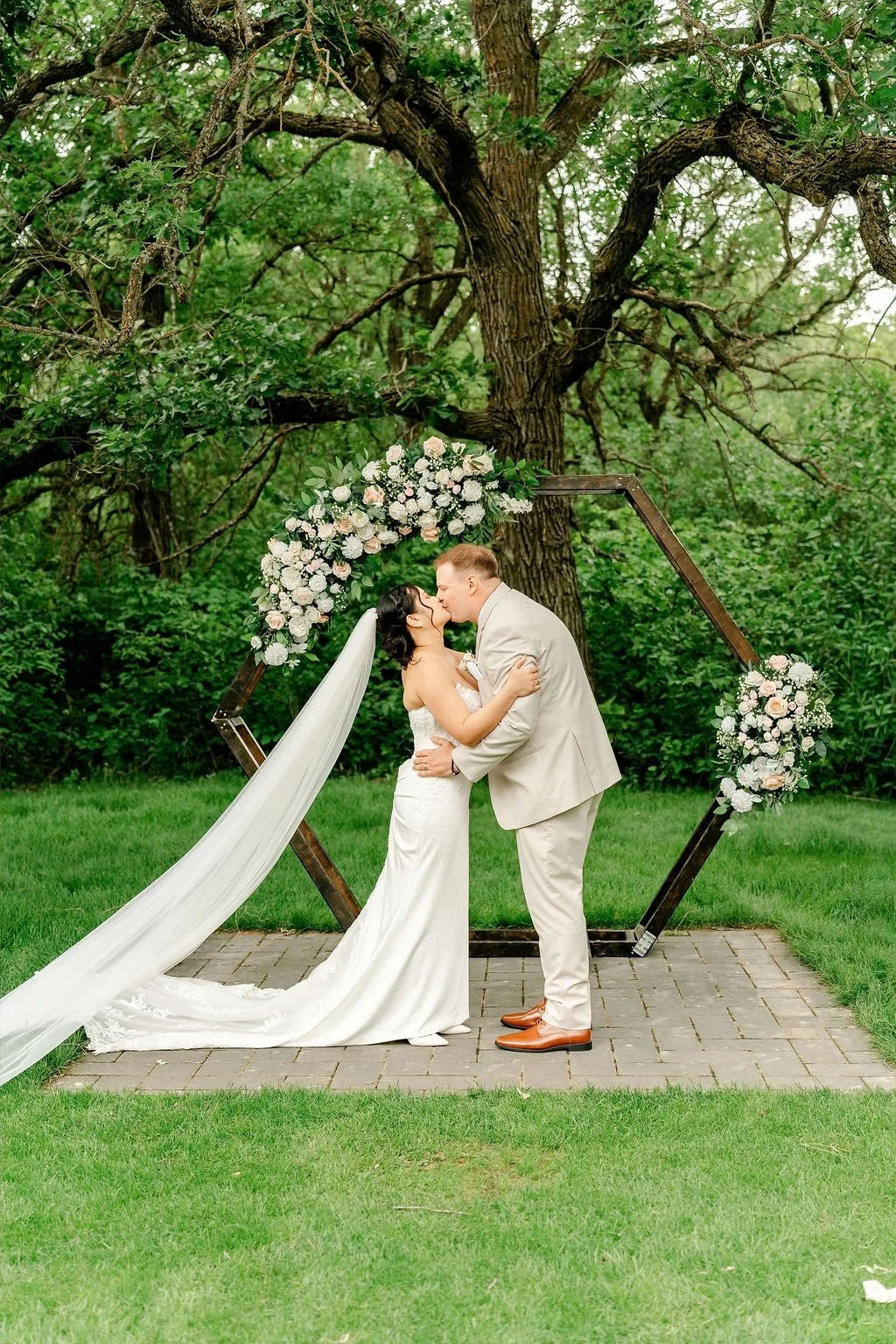 oakland-estate-wedding-oakland-estate-wedding-photographer-calgary-wedding-photographer-outdoor-summer-wedding-alberta-wedding-photography-estate-wedding