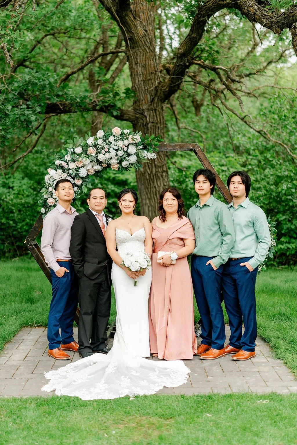 oakland-estate-wedding-oakland-estate-wedding-photographer-calgary-wedding-photographer-outdoor-summer-wedding-alberta-wedding-photography-estate-wedding