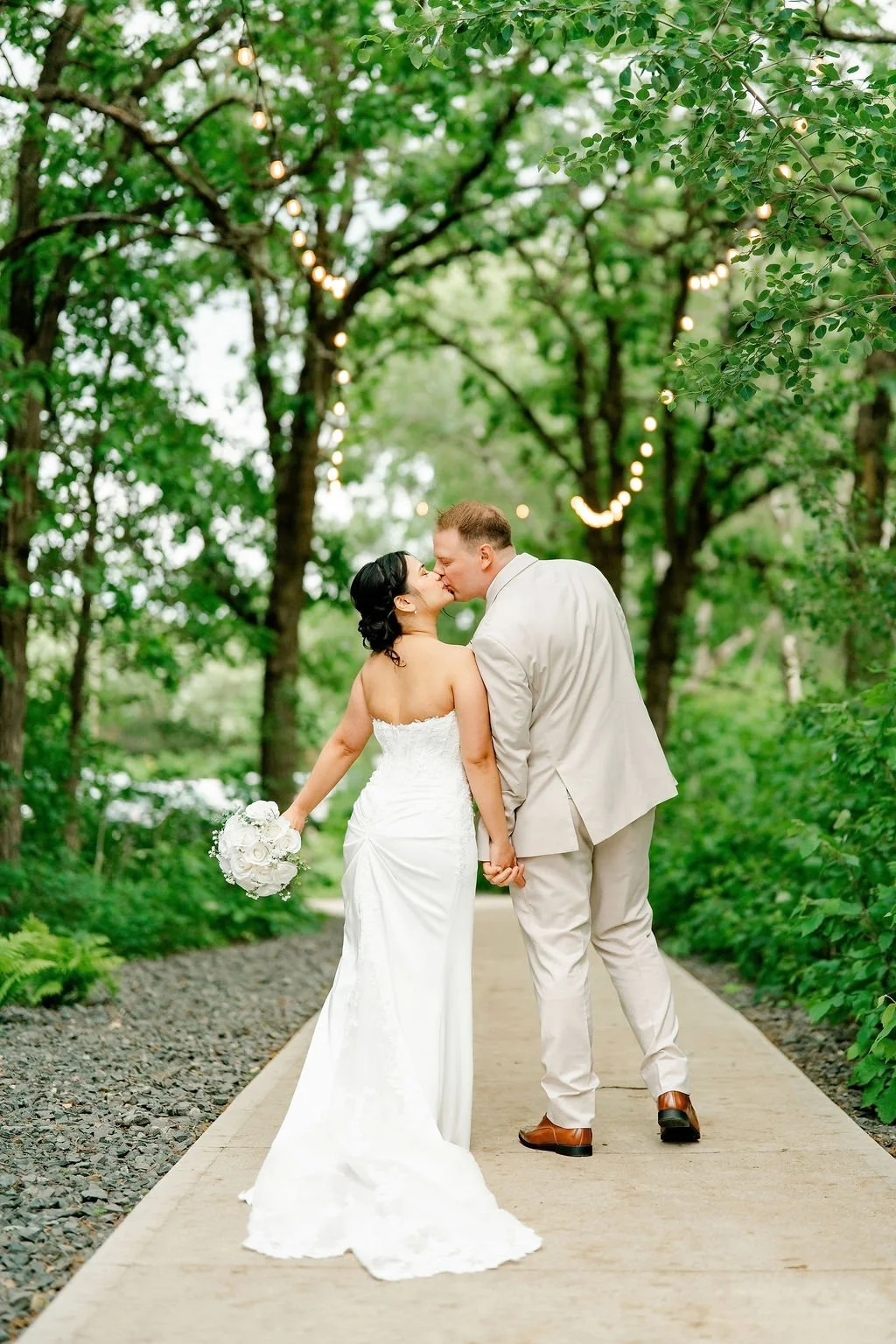 oakland-estate-wedding-oakland-estate-wedding-photographer-calgary-wedding-photographer-outdoor-summer-wedding-alberta-wedding-photography-estate-wedding