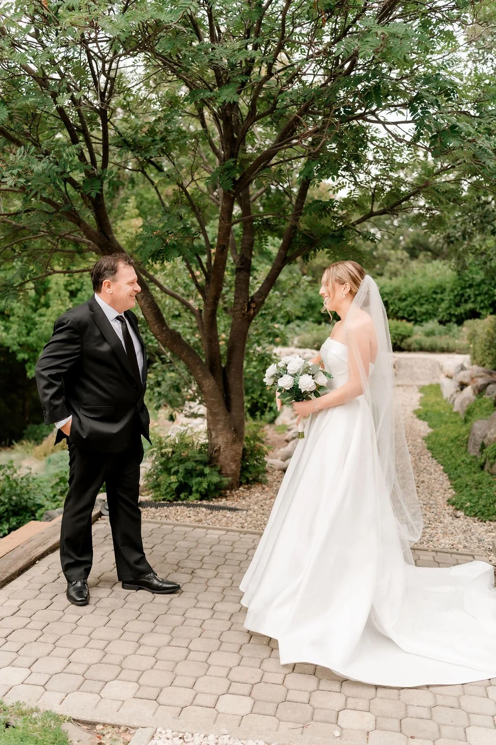 boothill-wedding-venue-boothill-wedding-venue-photographer-filmed-by-silas-weddings-alberta-wedding-photographer-september-wedding-outdoor-wedding