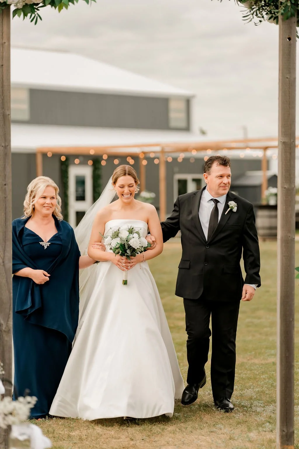 boothill-wedding-venue-boothill-wedding-venue-photographer-filmed-by-silas-weddings-alberta-wedding-photographer-september-wedding-outdoor-wedding