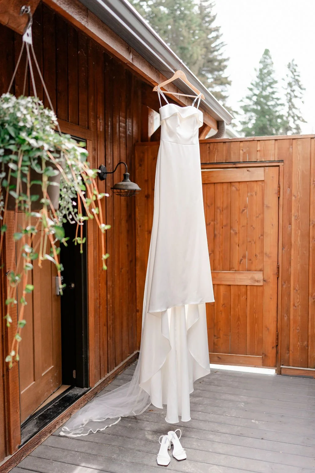 clear-lake-wedding-danceland-wedding-clear-lake-wedding-photographer-manitoba-wedding-photographer-filmed-by-silas-weddings-june-wedding-lakeside-wedding