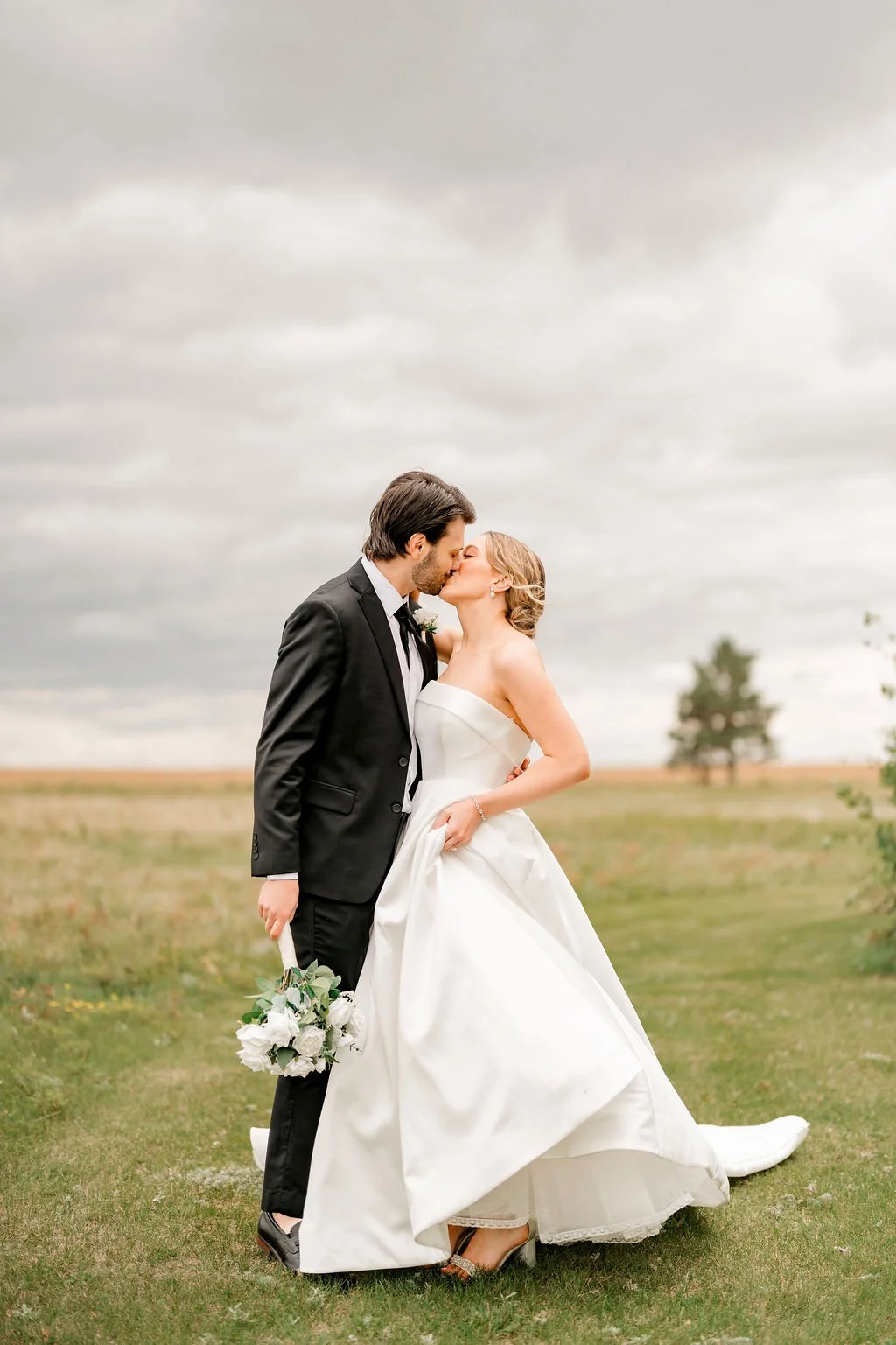 wedding-photography-experience-wedding-photography-process-wedding-videography-experience-wedding-day-timeline-wedding-photographer-process-calm-wedding-photographer-wedding-planning-support-wedding-photography-services