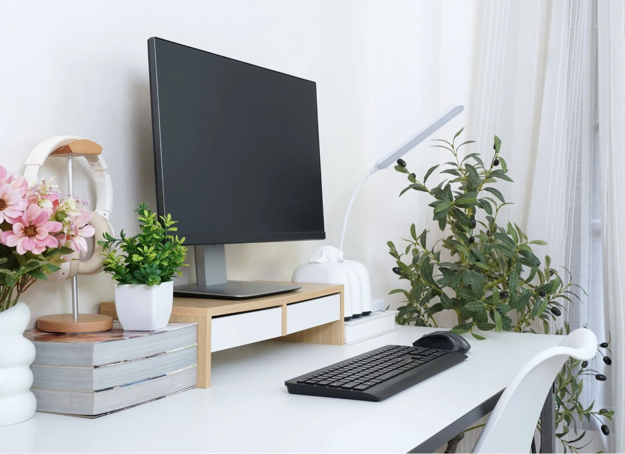 Remote executive assistant workspace