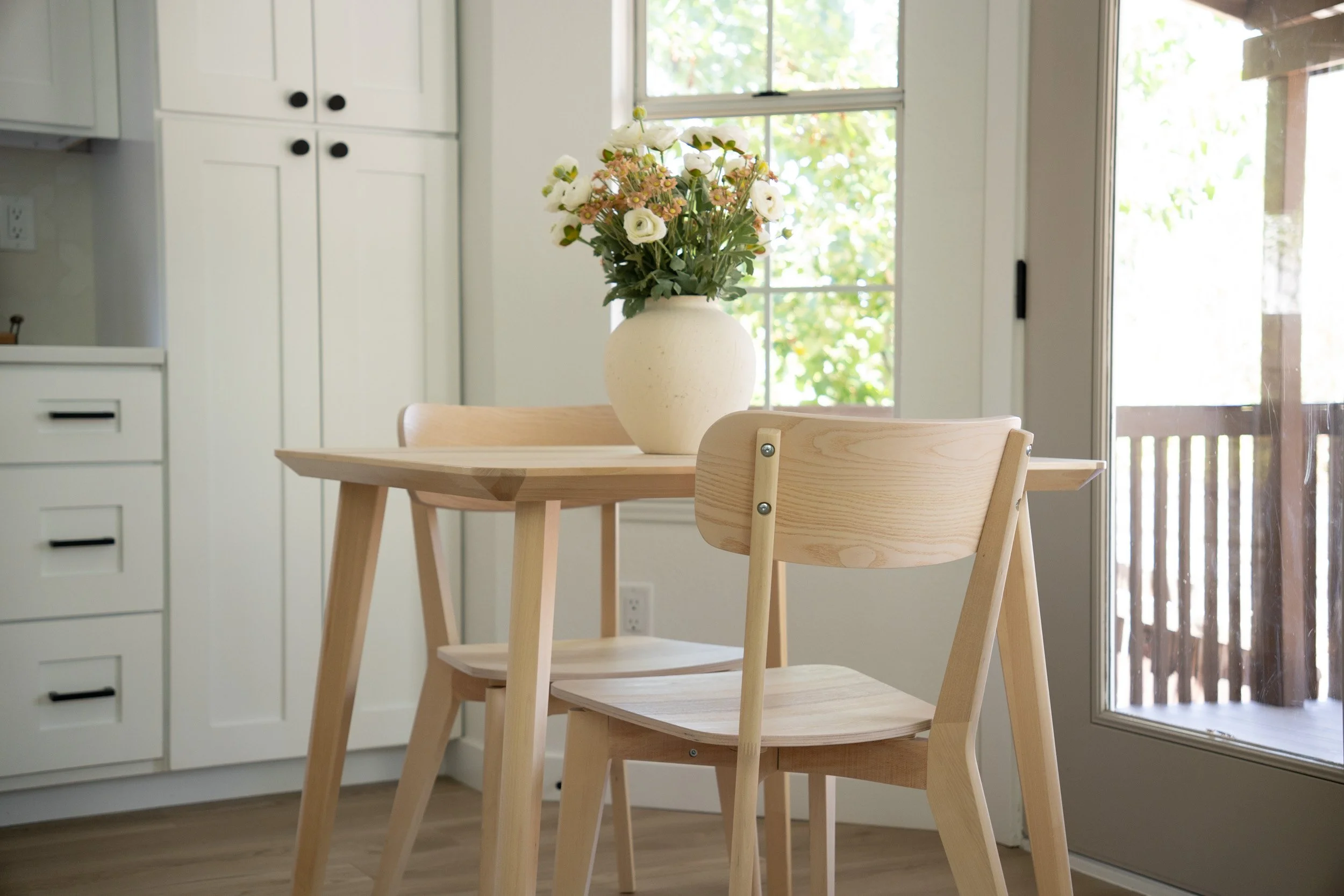 breakfast-nook-floral-centerpiece.jpg