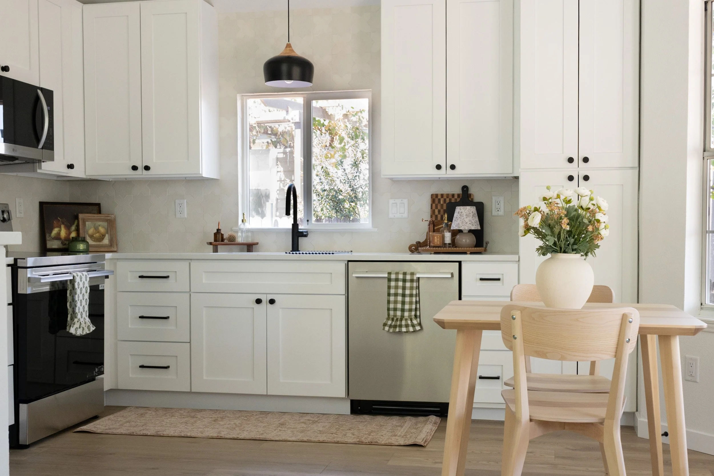 kitchen-round-breakfast-table.jpg