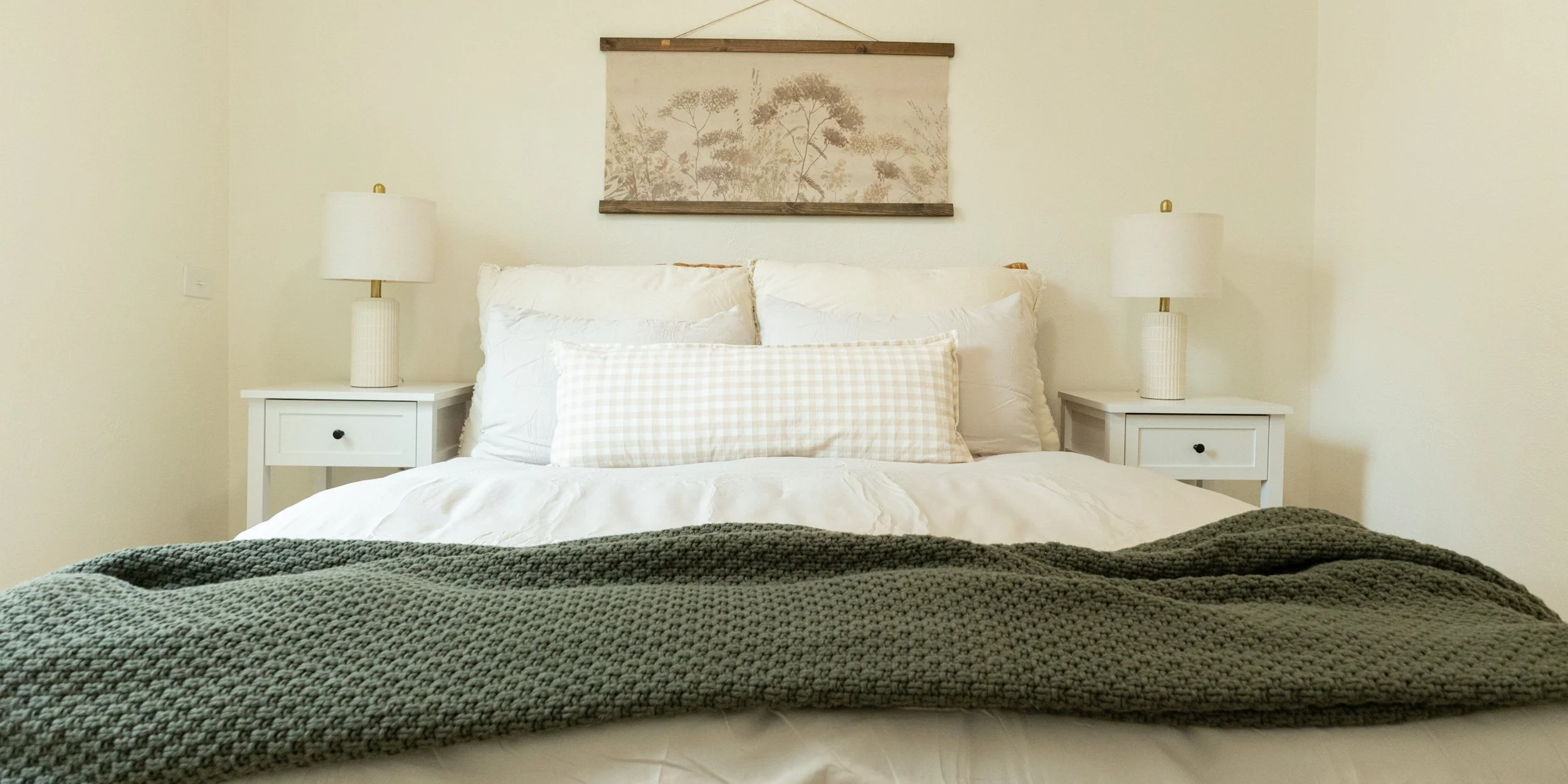 bedroom-green-knit-throw.jpg