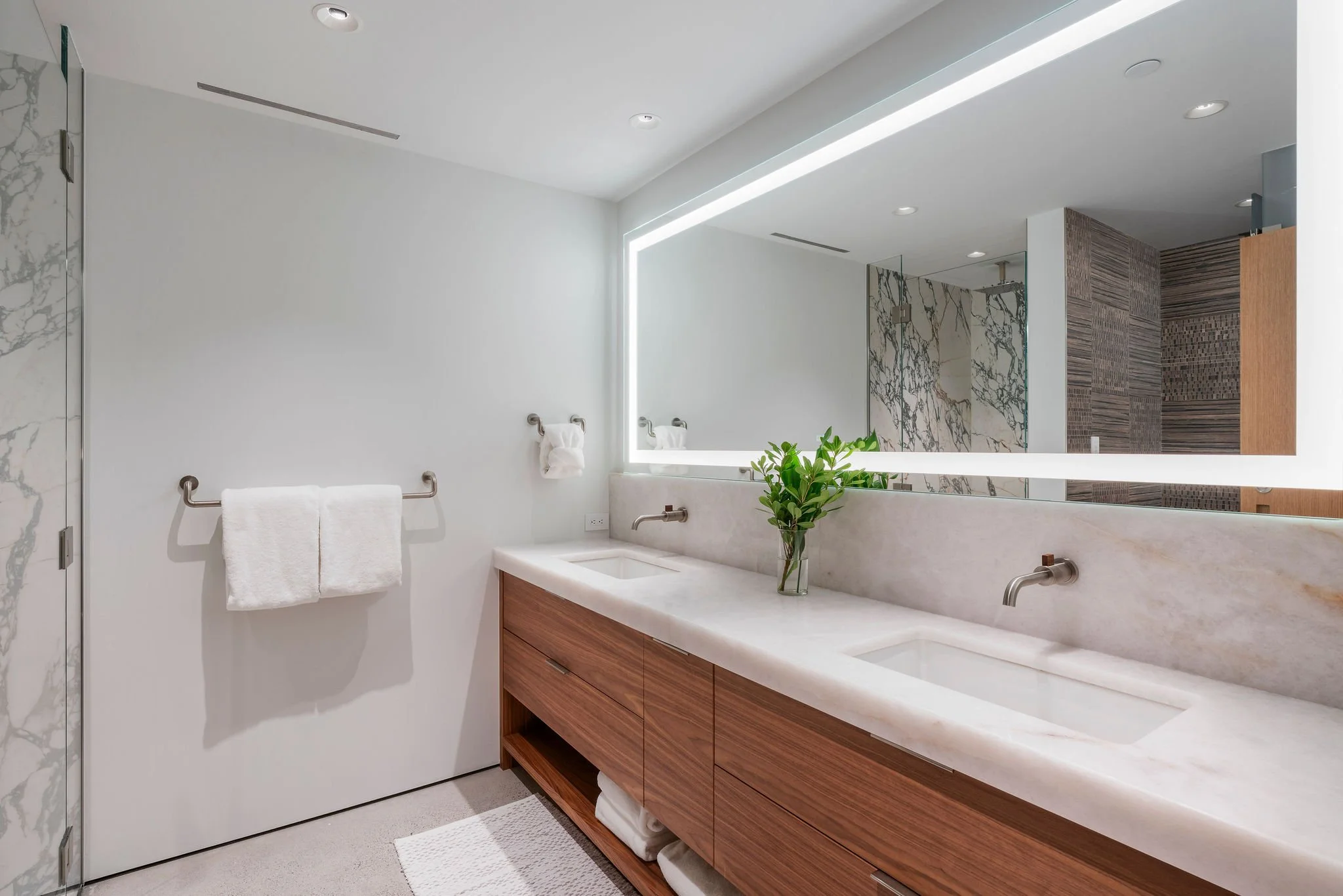 Downstairs bathroom 1.jpg