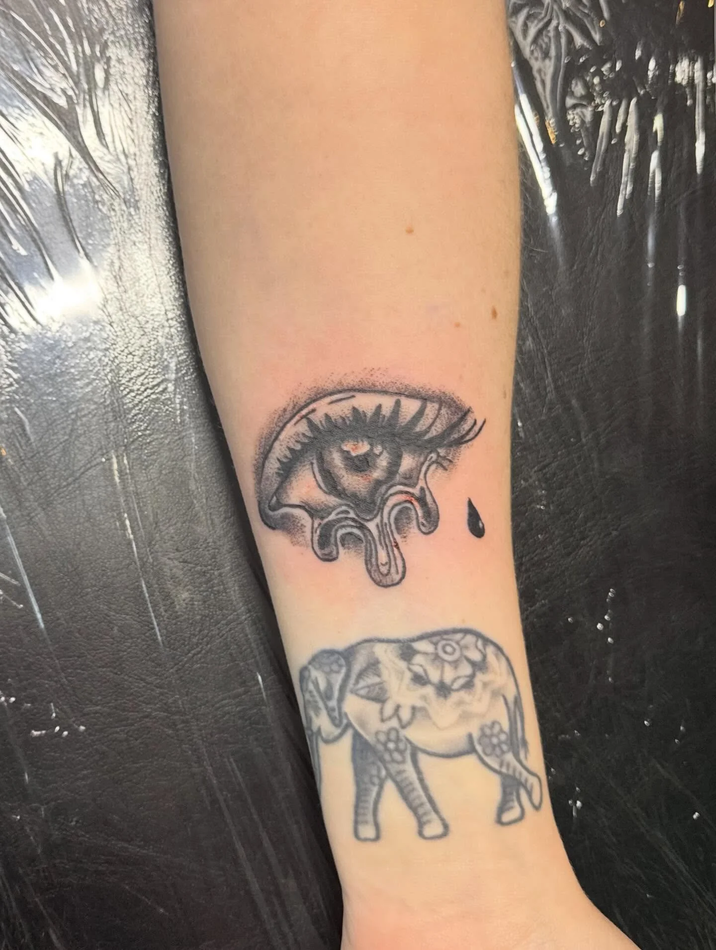 Little matchy matchy tattoos today! I have some open availability next week! Shoot me a message to book!
.
.
Consultation: https://calendly.com/jazy_tatts/in-person-consultation-clone
Tattoo: https://calendly.com/jazy_tatts/tattoo
.
.
#tattoo #tattoo